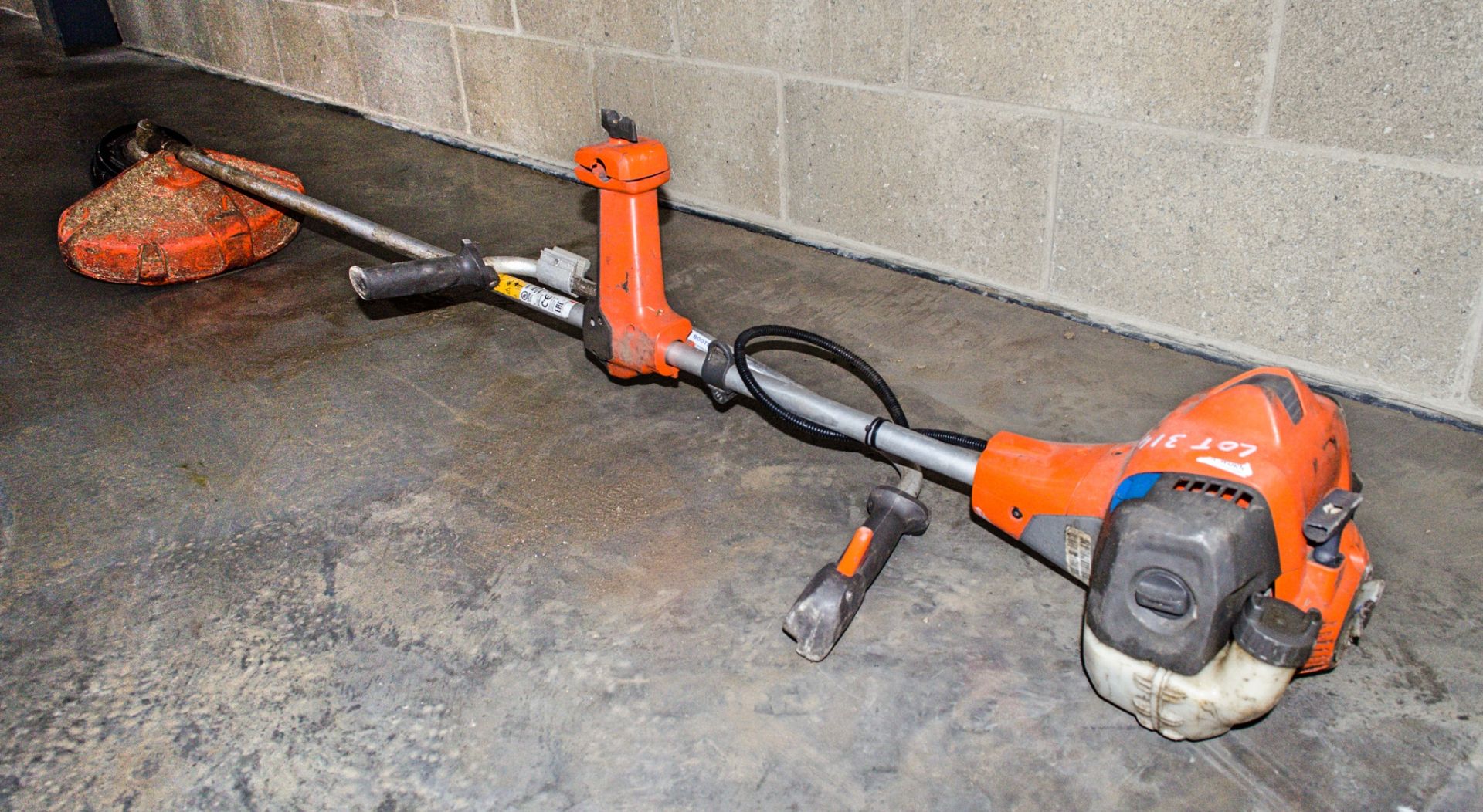 Husqvarna petrol driven strimmer 1605-0029