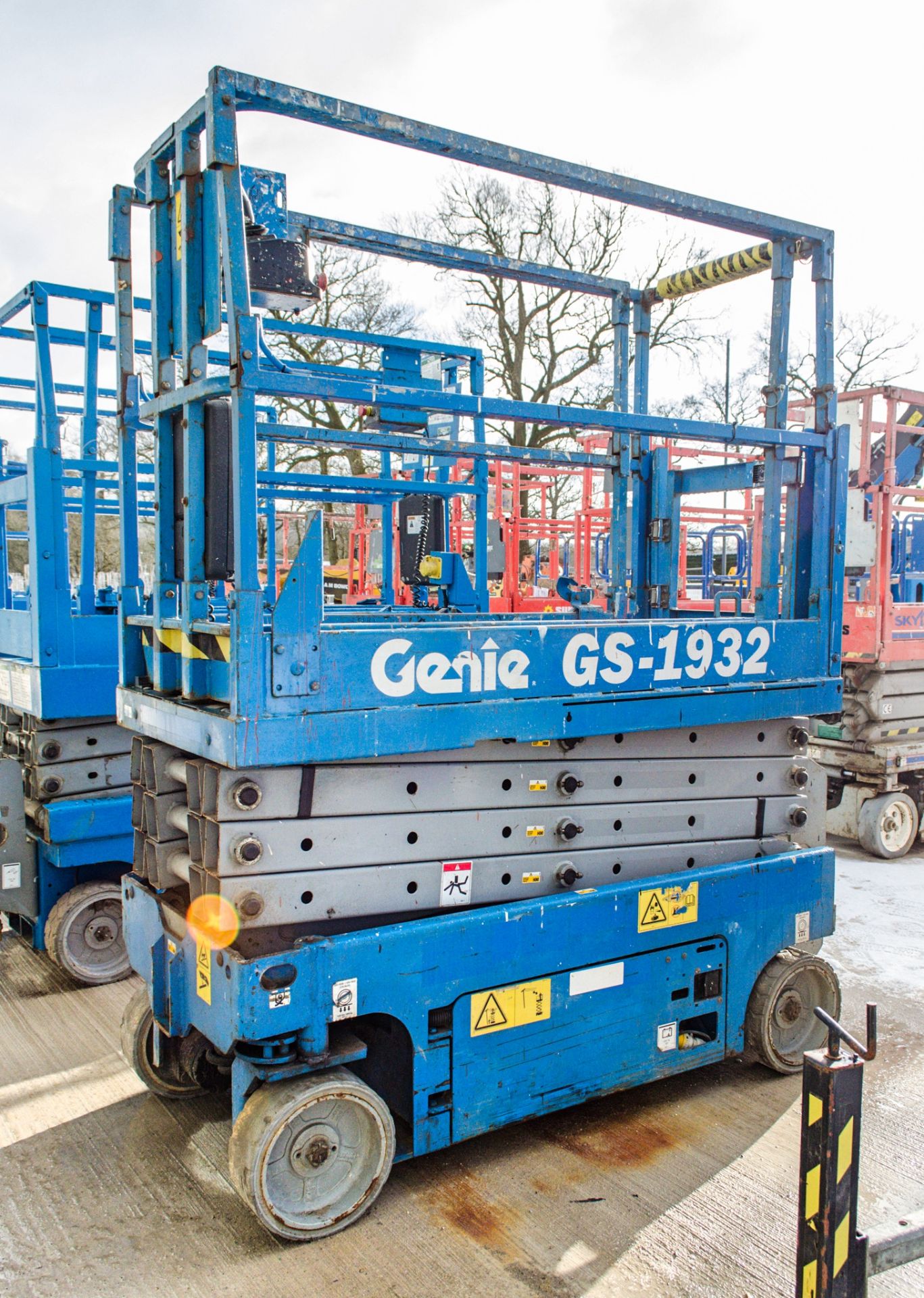 Genie GS1932 battery electric scissor lift Year: 2007 Recorded Hours: 309 08830042 - Image 2 of 4