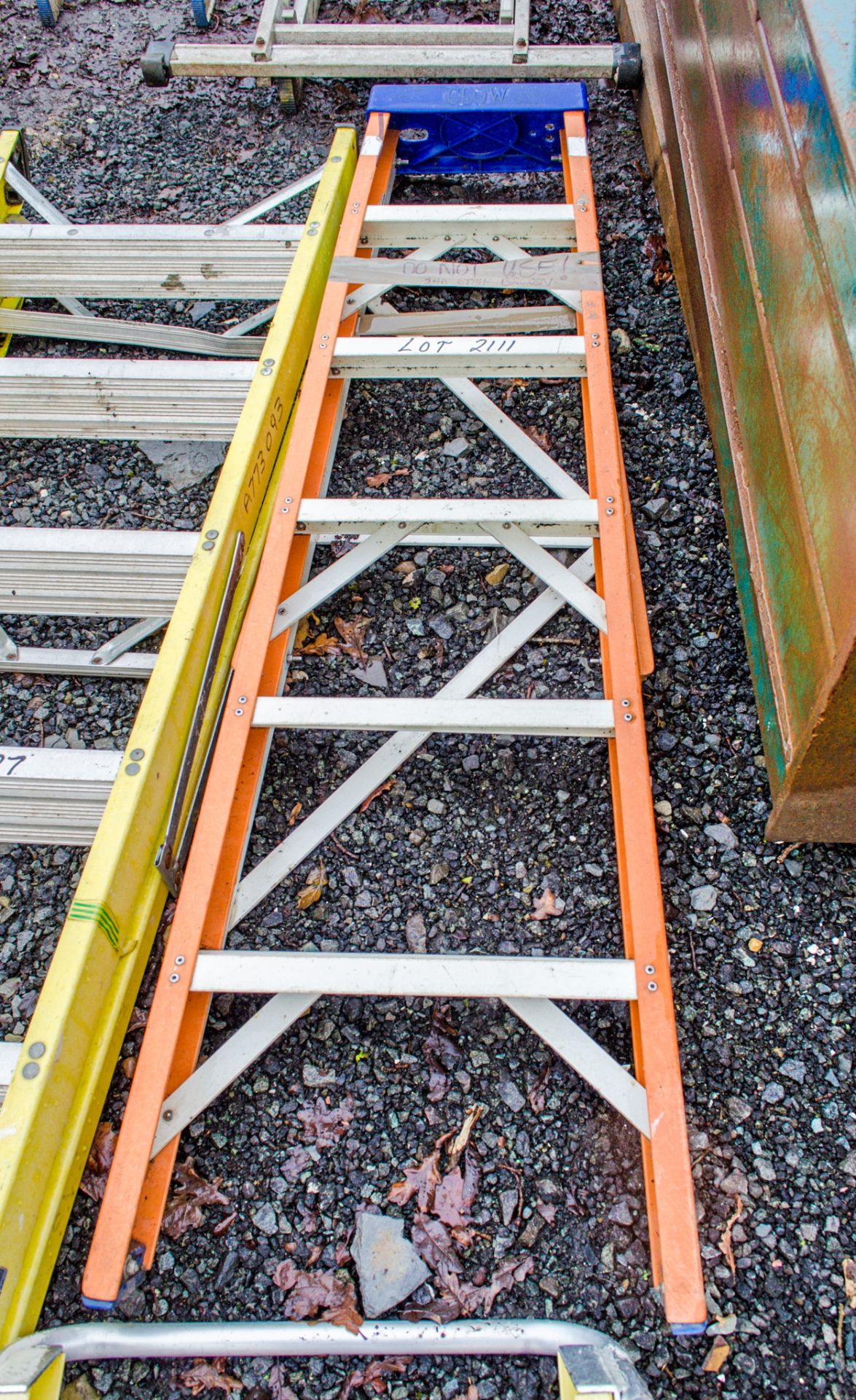 6 tread glass fibre framed step ladder A672816