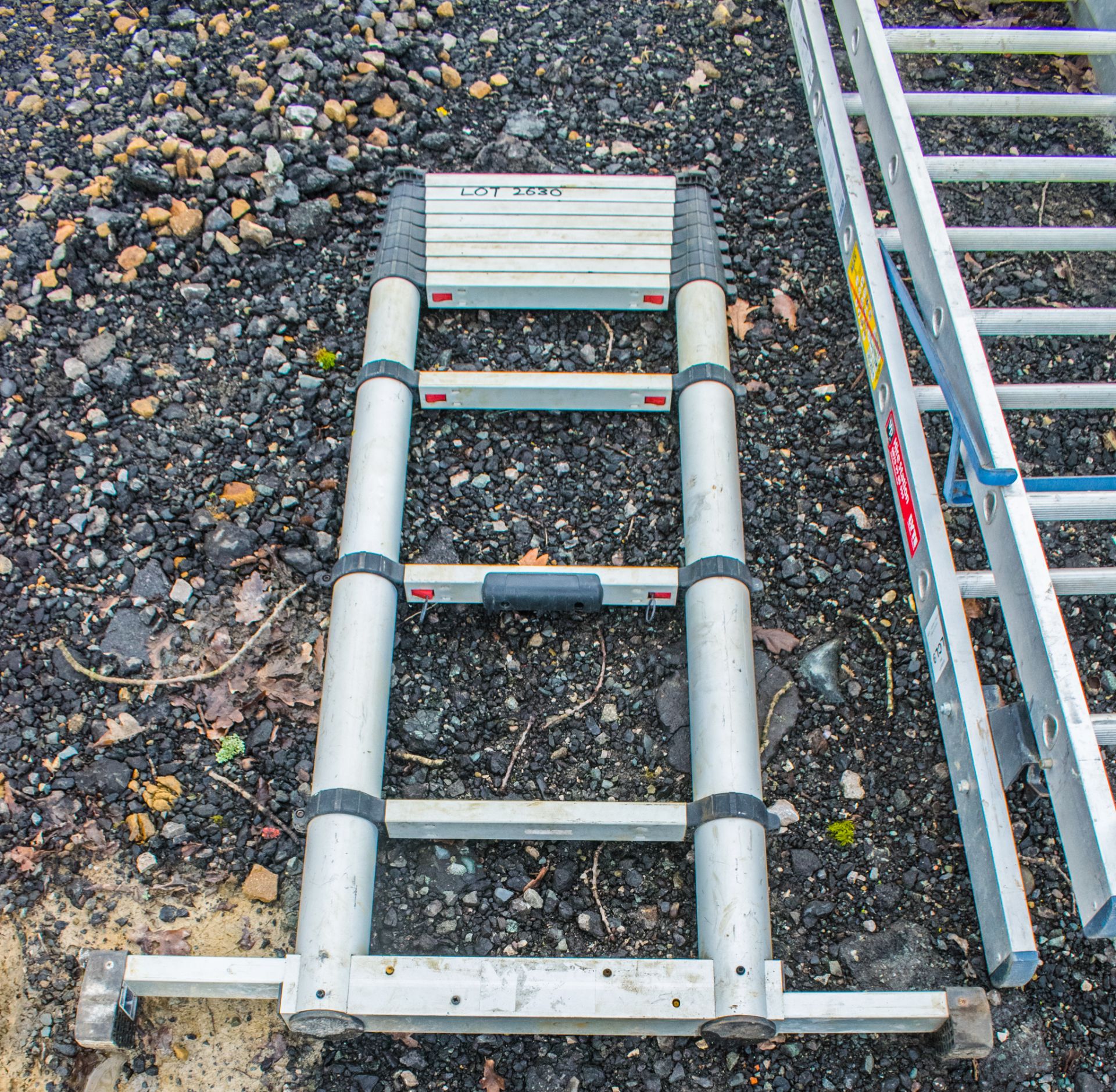 Telescopic extending aluminium ladder 6 tread aluminium step ladder