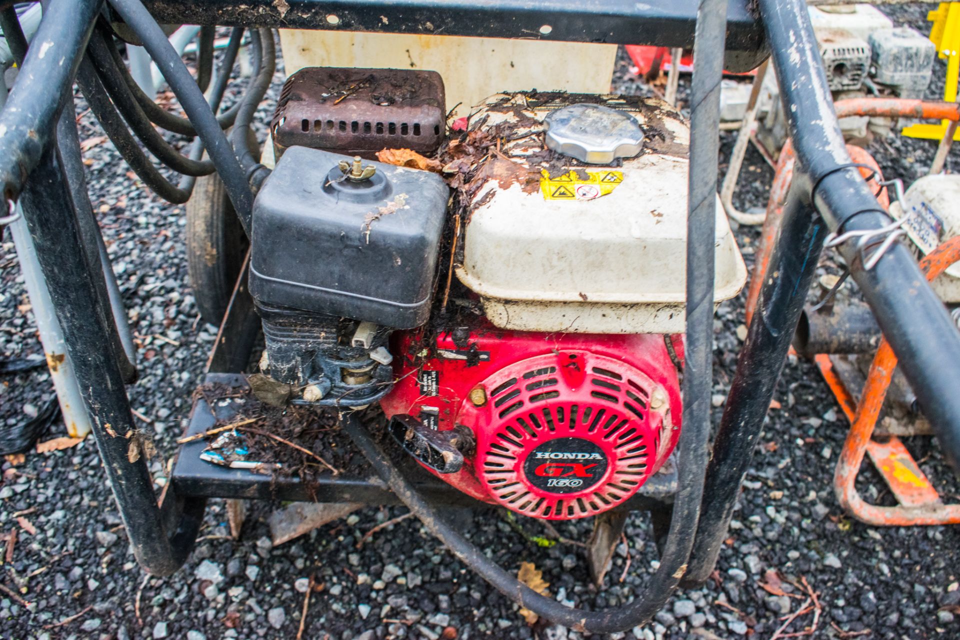 Petrol driven pressure washer - Image 2 of 2