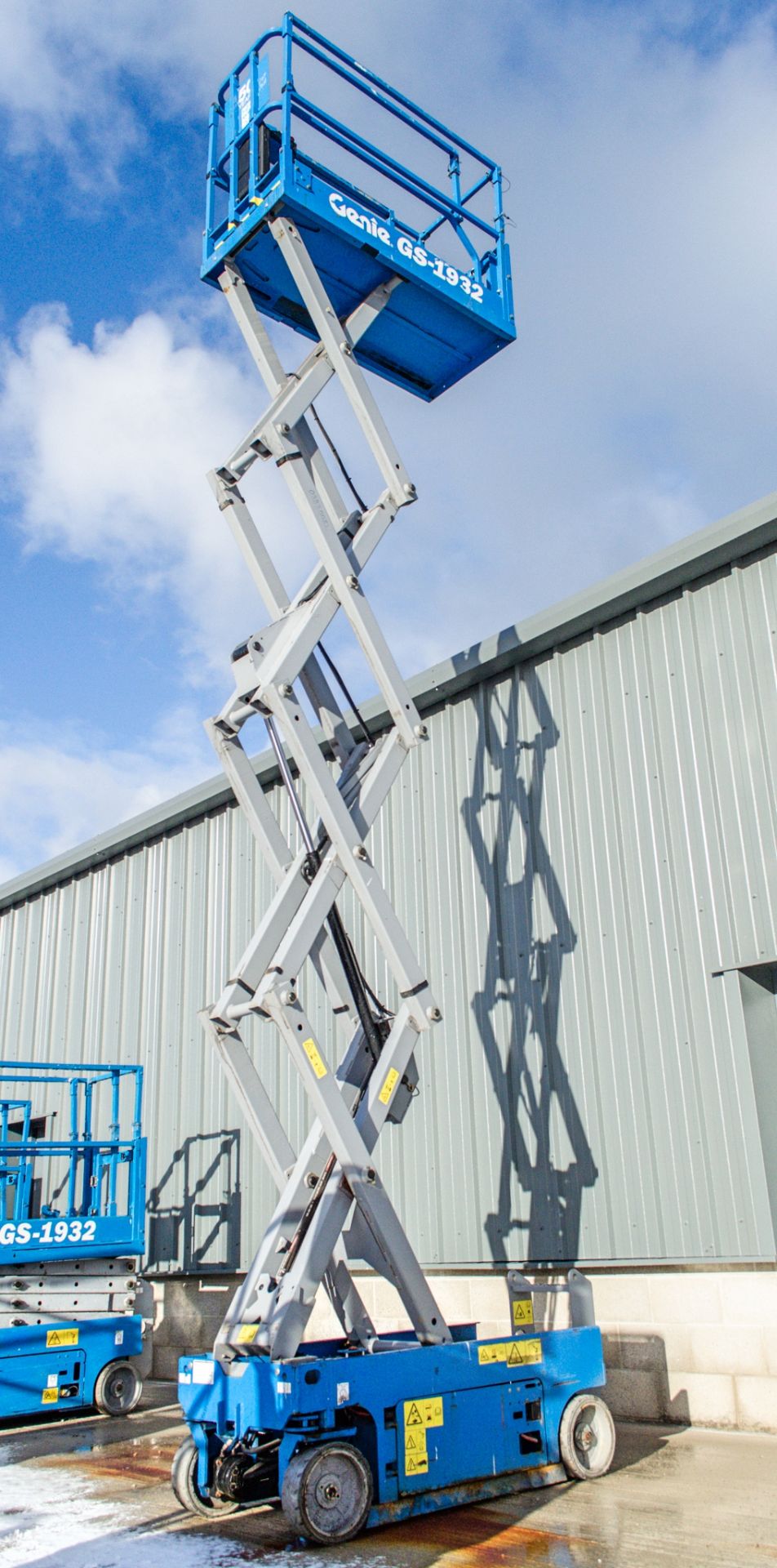 Genie GS1932 battery electric scissor lift Year: 2016 Recorded Hours: 100 08830082 - Image 3 of 6