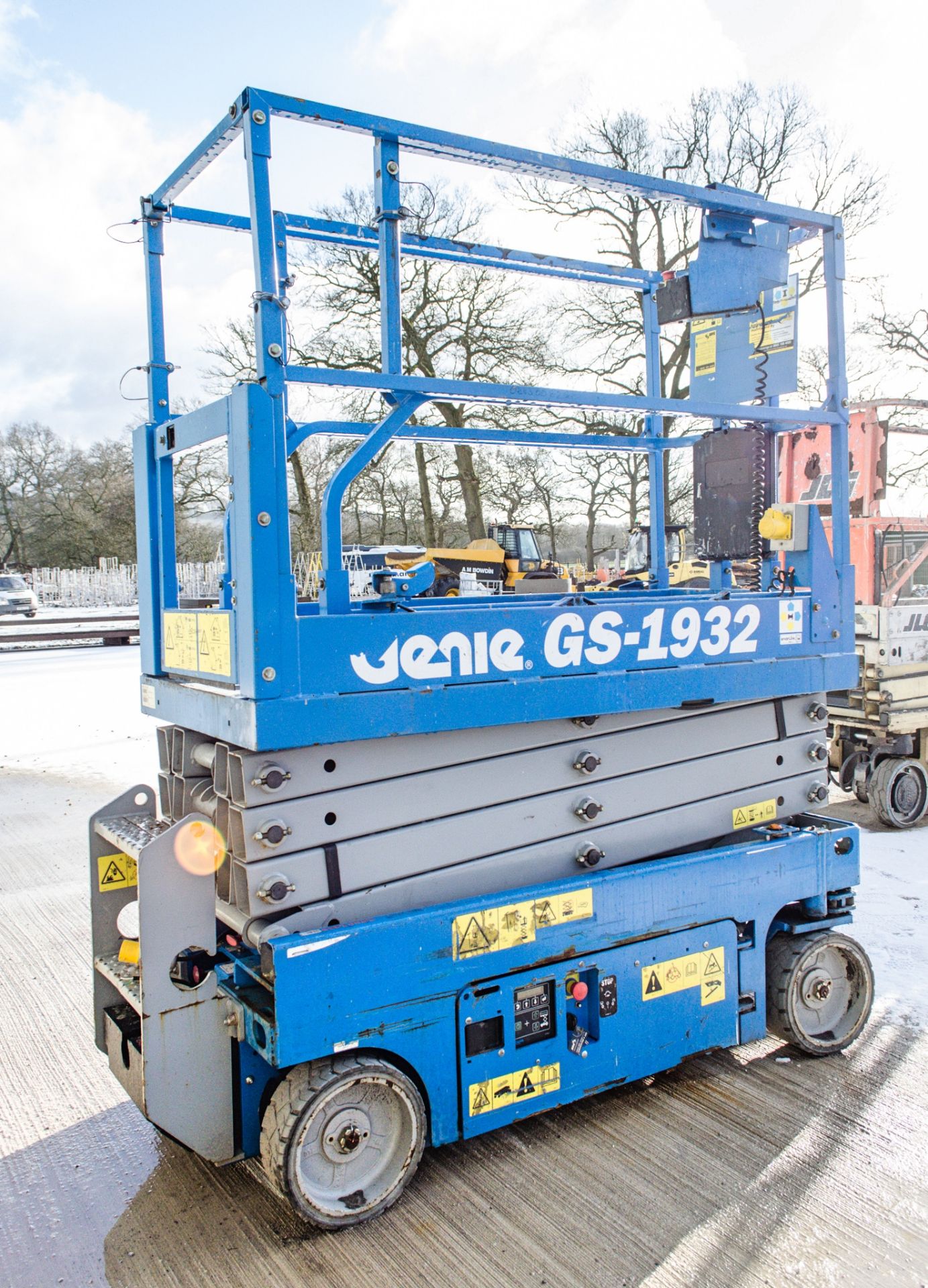 Genie GS1932 battery electric scissor lift Year: 2016 Recorded Hours: 100 08830082 - Image 2 of 6