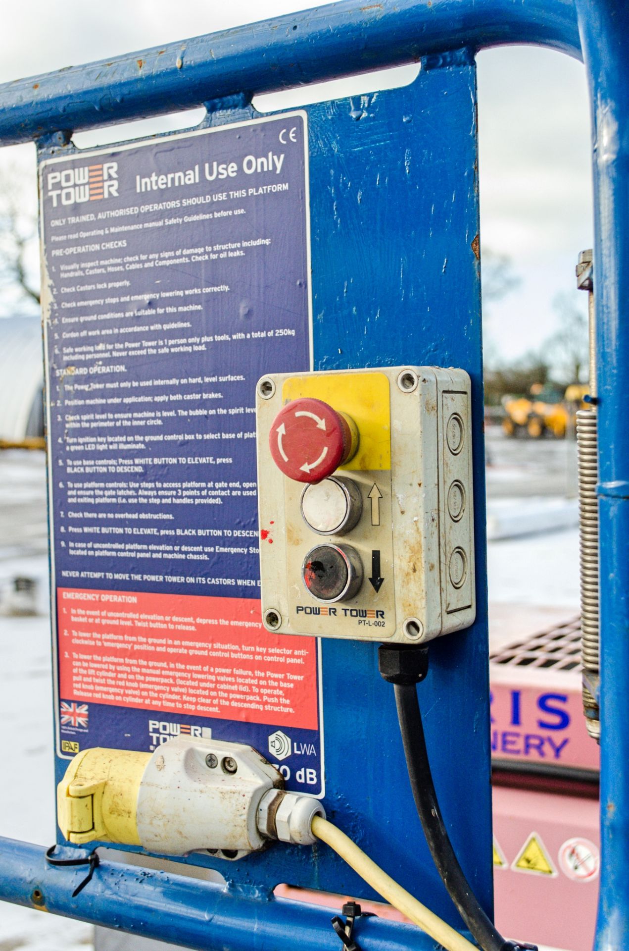 Power Tower battery electric push along scissor lift Year: 2008 08PT0081 - Image 4 of 4