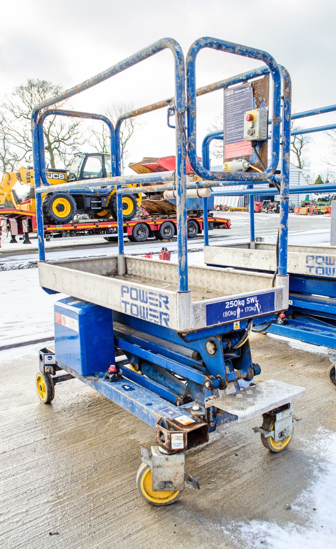 Power Tower battery electric push along scissor lift Year: 2010 08PT0138 - Image 2 of 4