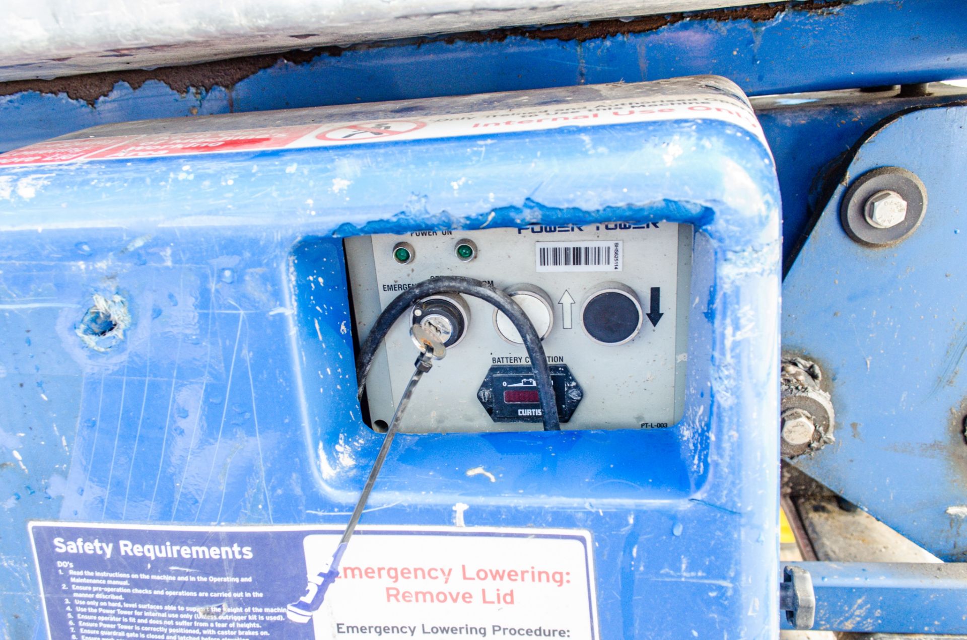 Power Tower battery electric push along scissor lift Year: 2010 08PT0138 - Image 3 of 4