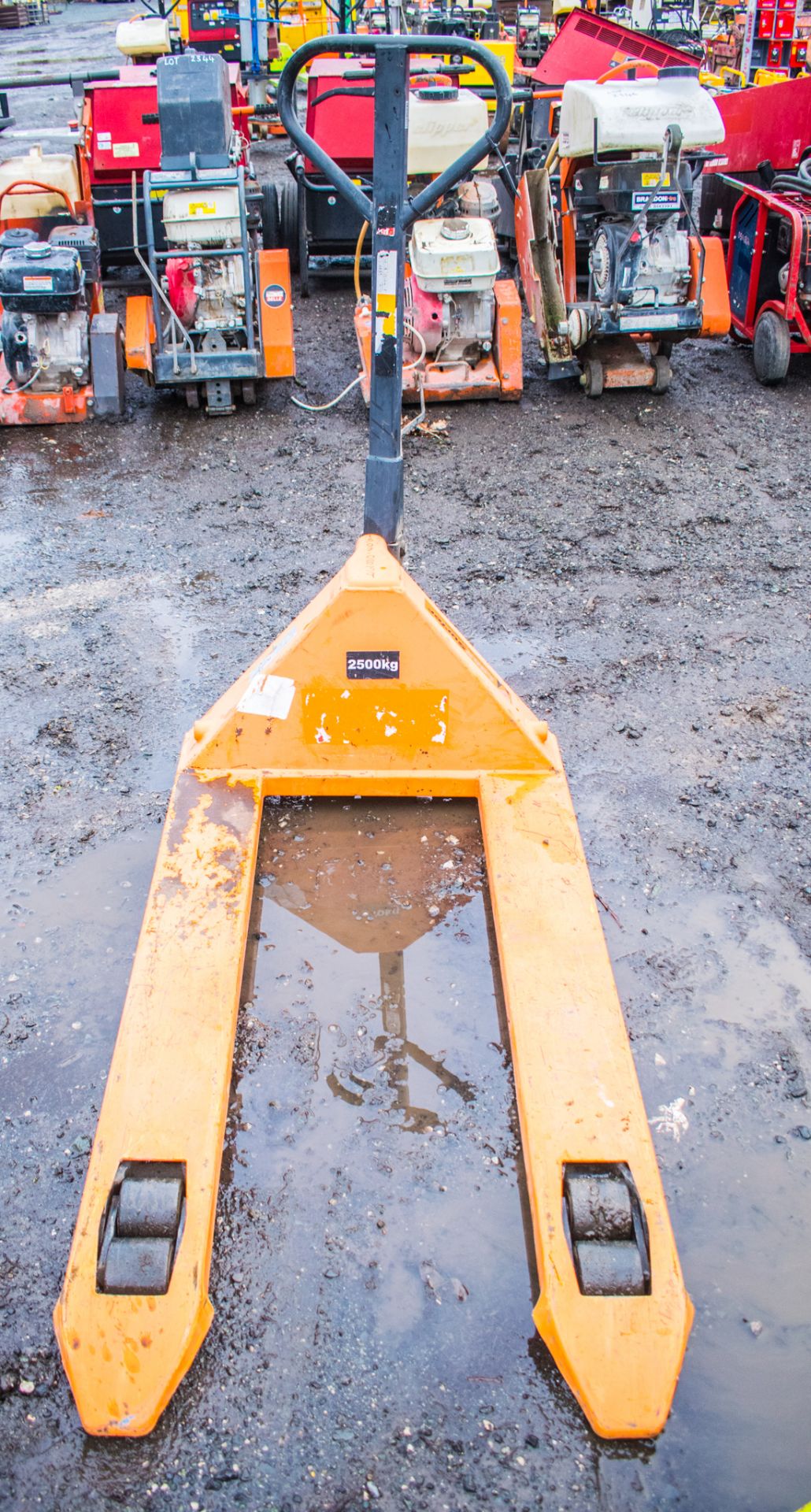 Hand hydraulic pallet truck