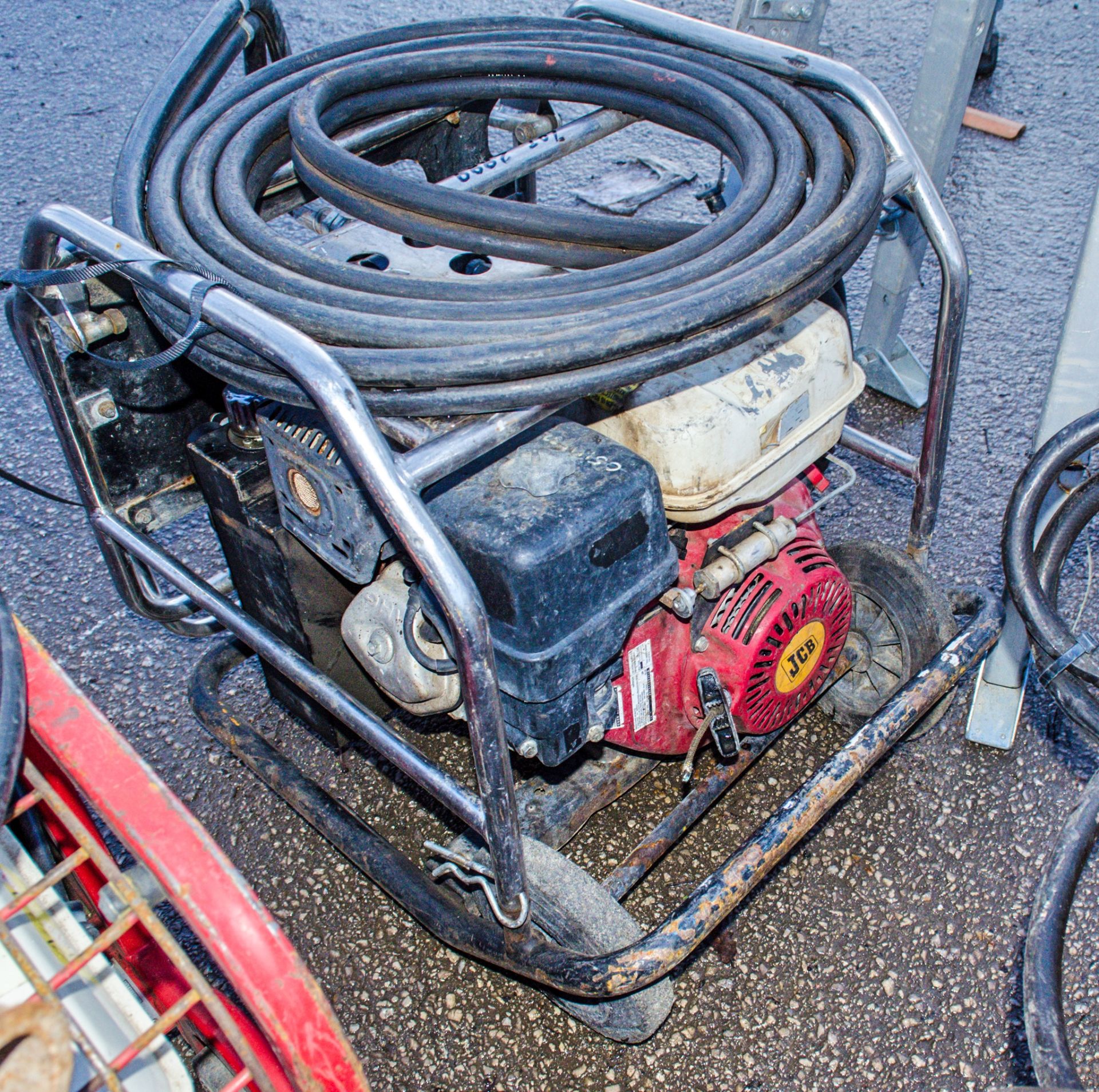 JCB Beaver petrol driven hydraulic power pack - Image 2 of 2