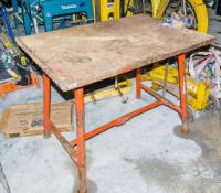 Collapsible site work bench c/w pipe vice