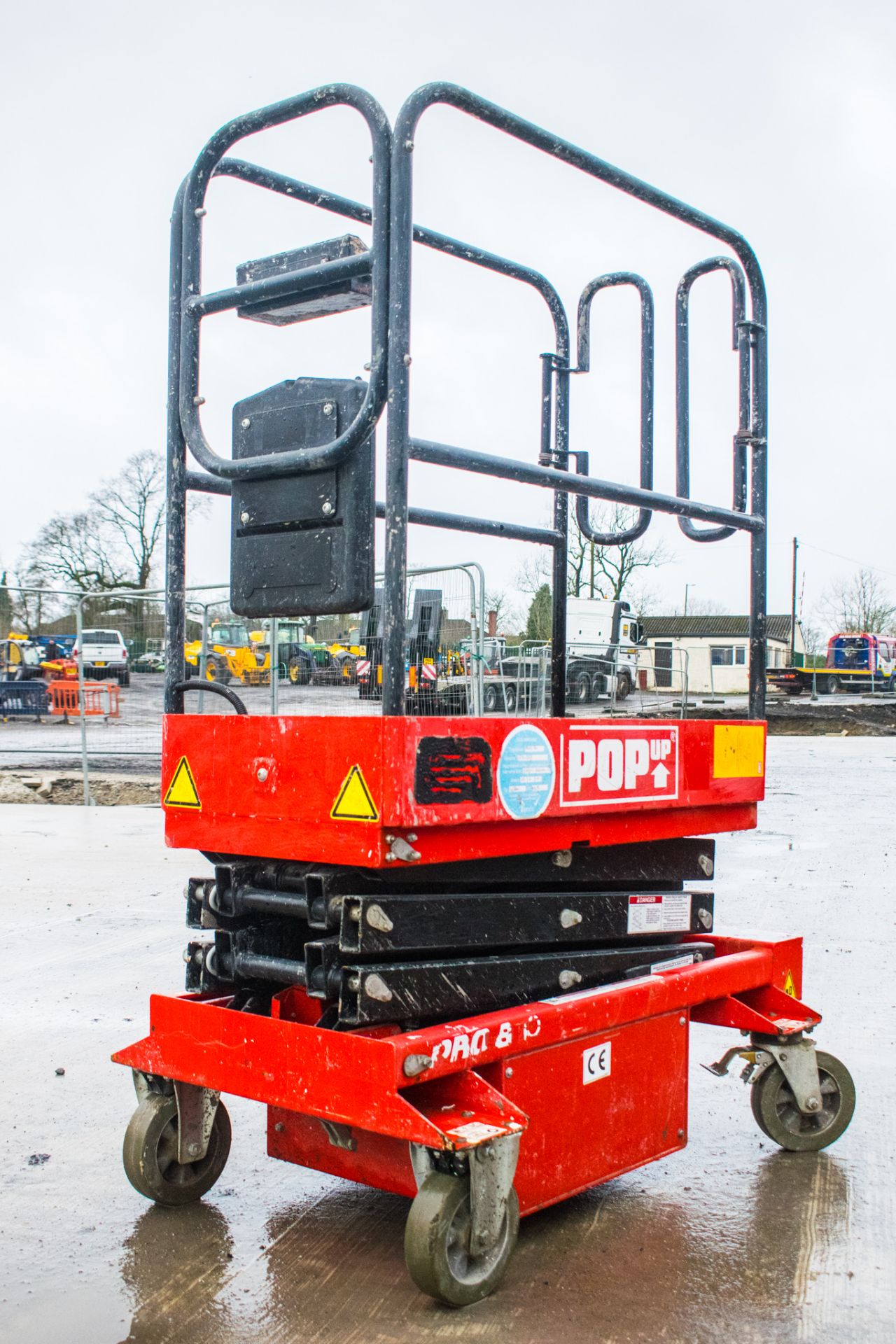 Pop-up PRO 8 iQ battery electric push around scissor lift  Year: 2016 S/N: 01-000957 A740389 - Image 2 of 4