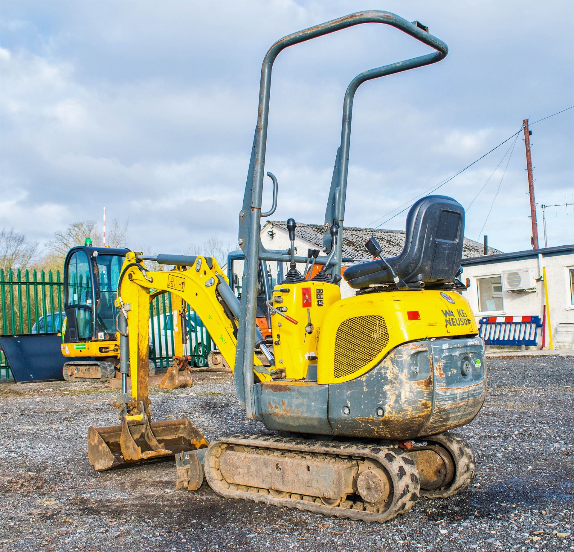 Wacker Neuson E08 0.75 tonne micro digger  Year: 2017 S/N: 02020 Rec Hours: 1669 Blade, piped. 2 - Image 4 of 17