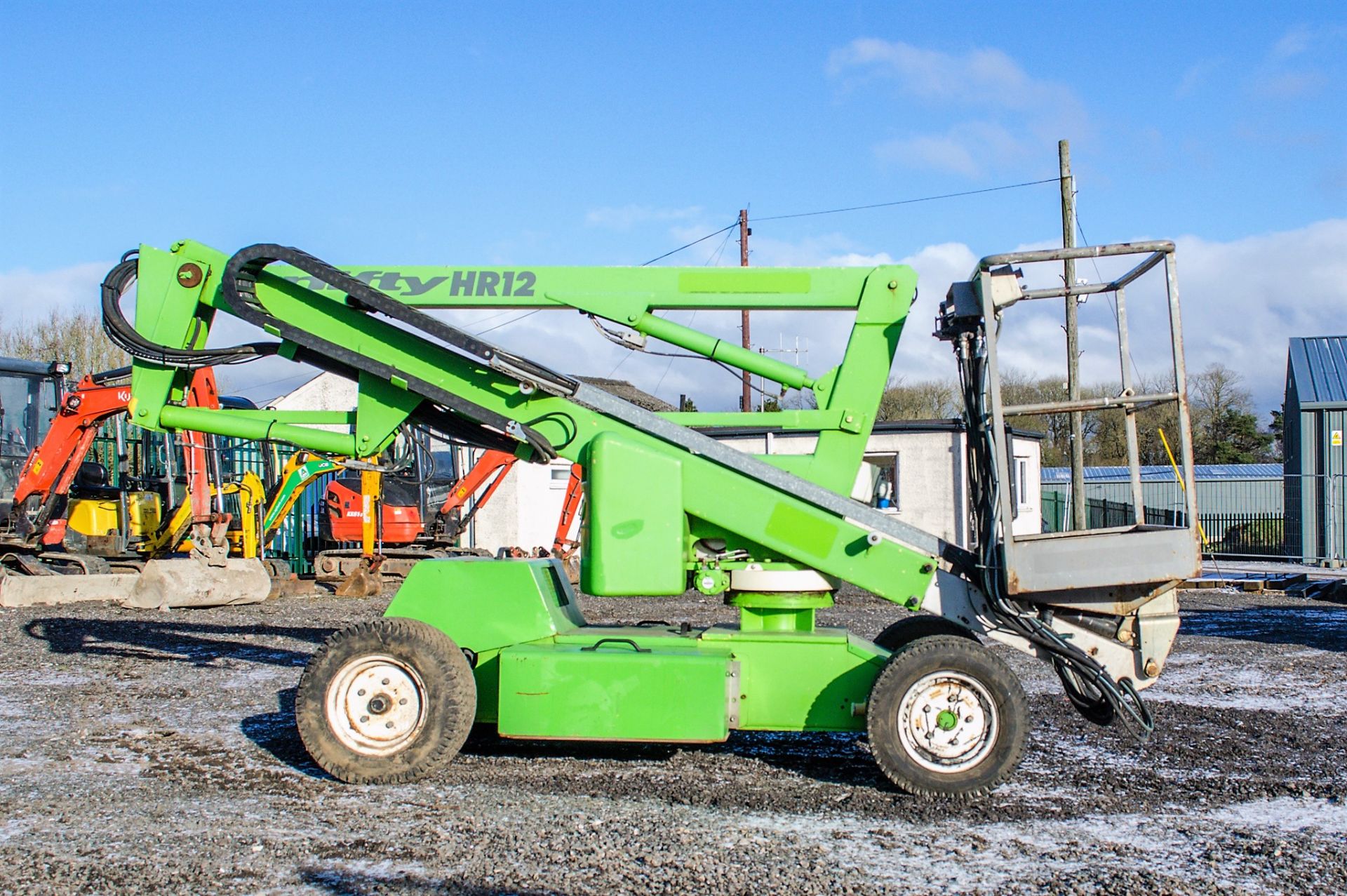 Nifty HR12 battery electric/diesel articulated boom lift access platform Year: 2007 S/N: 16530 SHC - Image 5 of 15