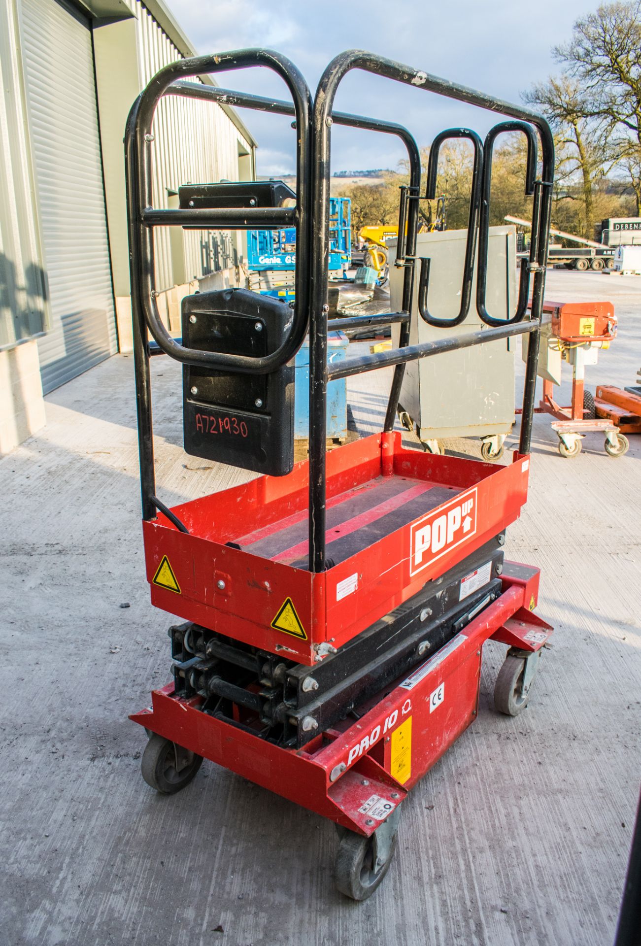 Pop-up PRO 10 iQ battery electric push around scissor lift Year: 2015 S/N: A721930 - Image 2 of 4