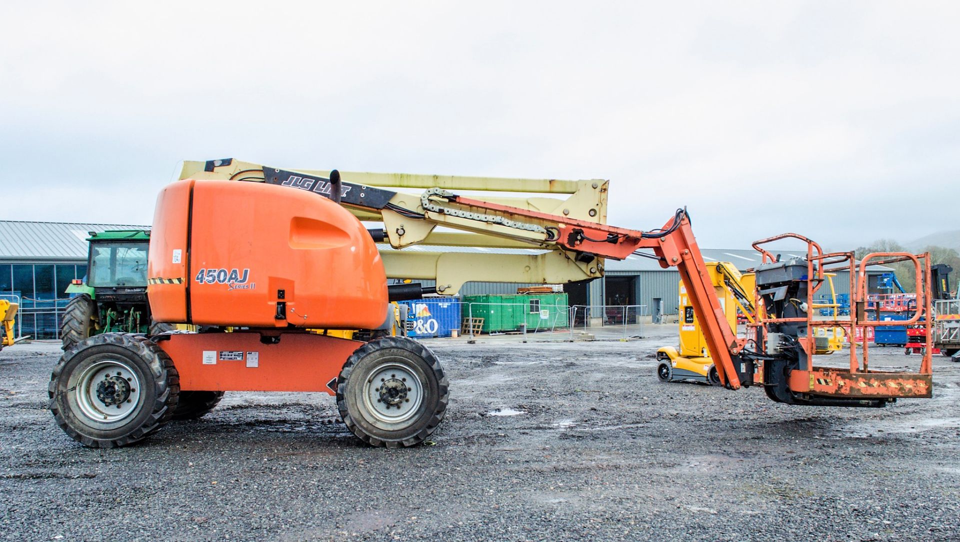 JLG 450AJ Series II diesel driven rough terrain articulated boom access platform Year: 2012 S/N: - Image 8 of 16