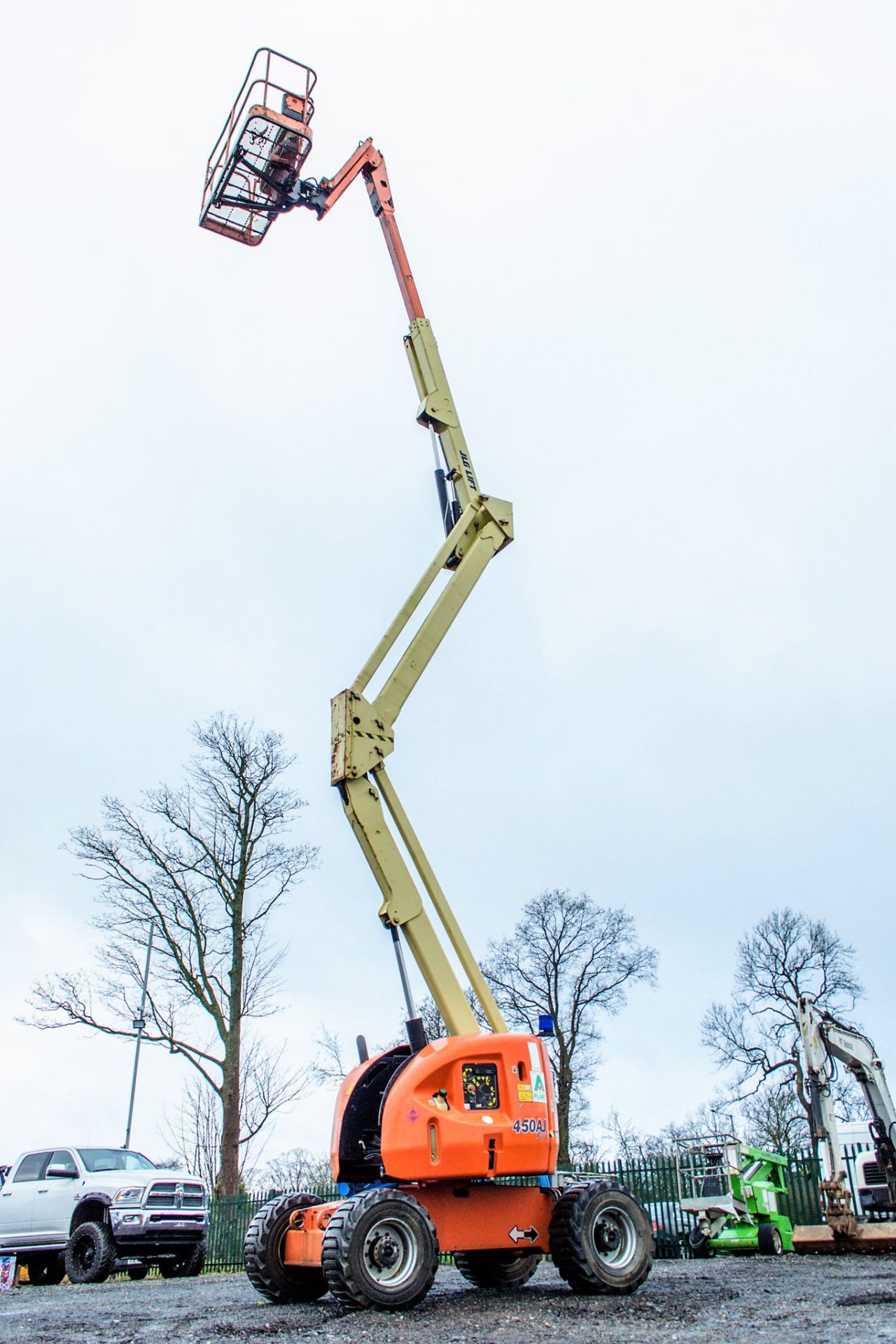 JLG 450AJ Series II diesel driven rough terrain articulated boom access platform Year: 2012 S/N: - Image 11 of 16