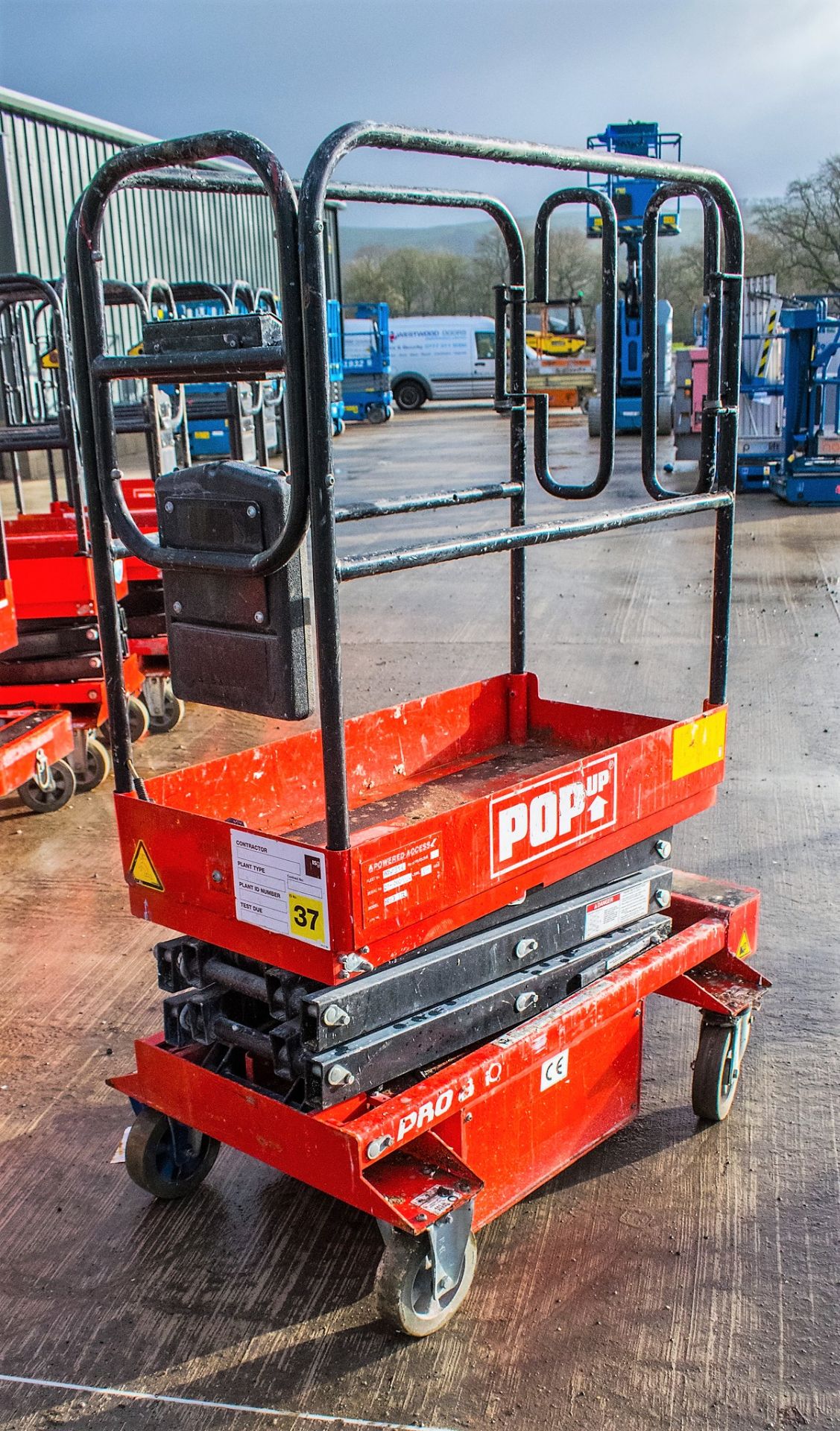 Pop-up PRO 8 iQ battery electric push around scissor lift  Year: 2016 S/N: 01-000924 A740386 - Image 2 of 6