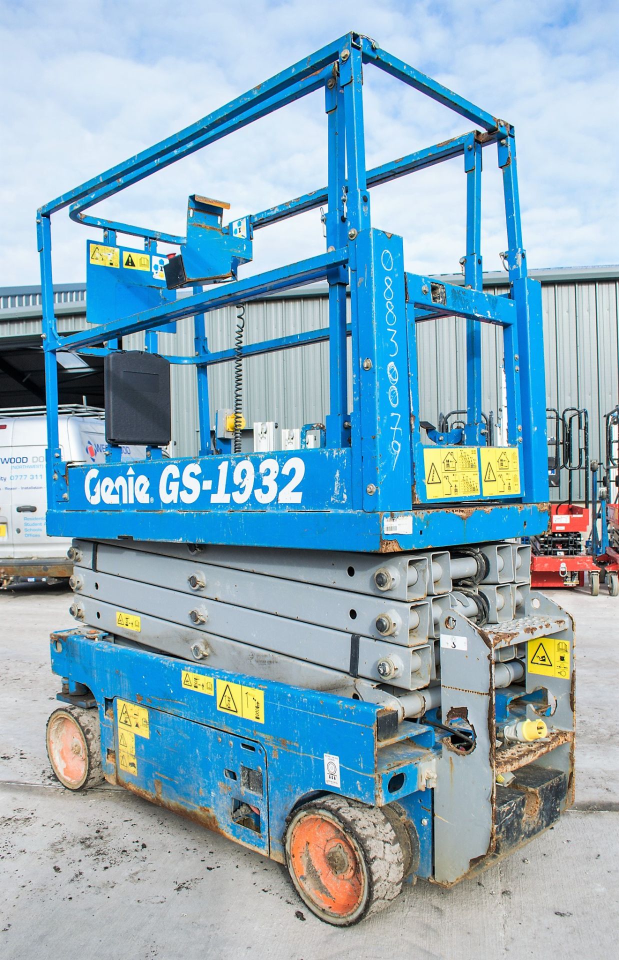 Genie GS 1932 battery electric scissor lift access platform Year: 2015 S/N: 19508 Recorded Hours: - Image 2 of 8