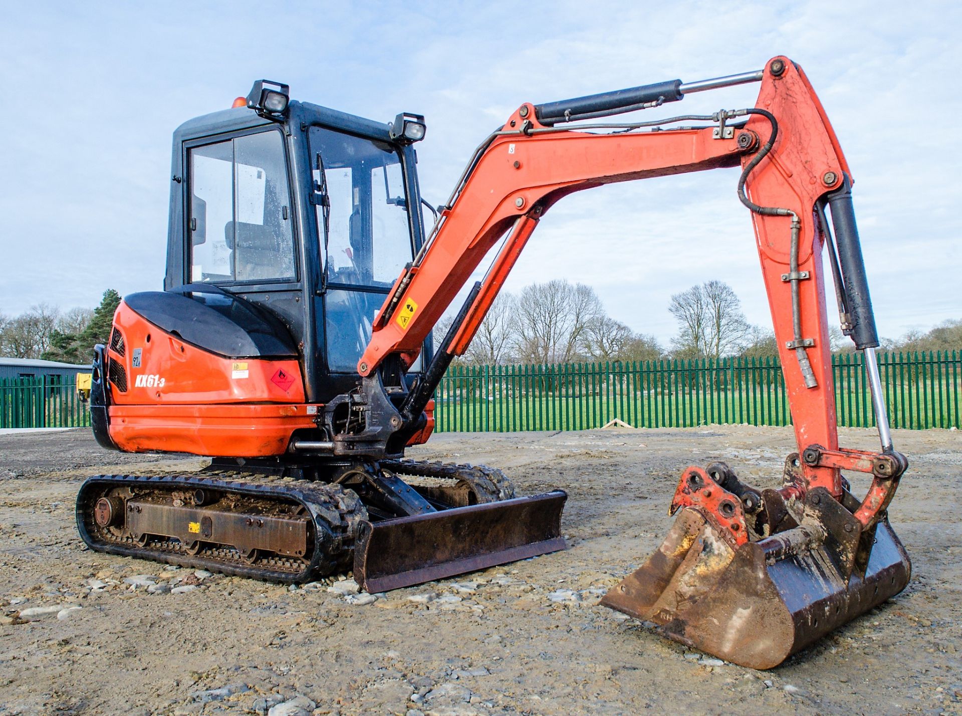 Kubota KX61-3 2.6 tonne rubber tracked excavator Year: 2013 S/N: 80076 Recorded Hours: 3184 blade, - Image 3 of 21