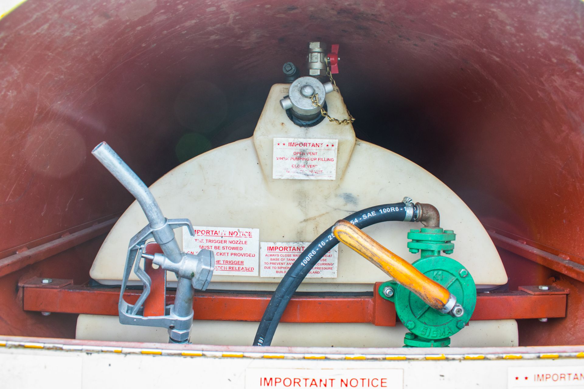 Trailer Engineering 950 litre bunded fuel bowser c/w manual pump, delivery hose & nozzle - Image 3 of 4