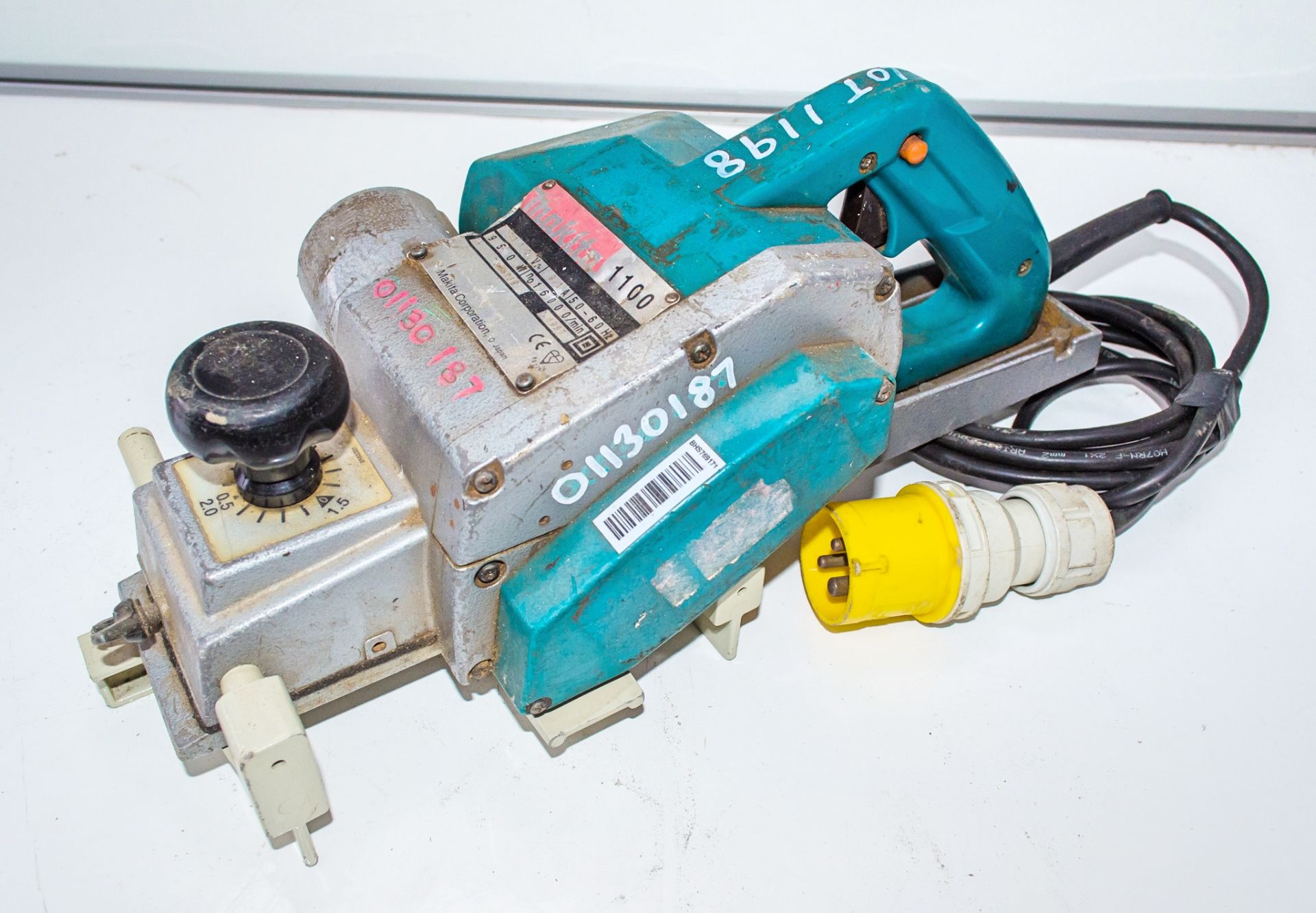 Makita 110v power planer c/w edge trimming attachment