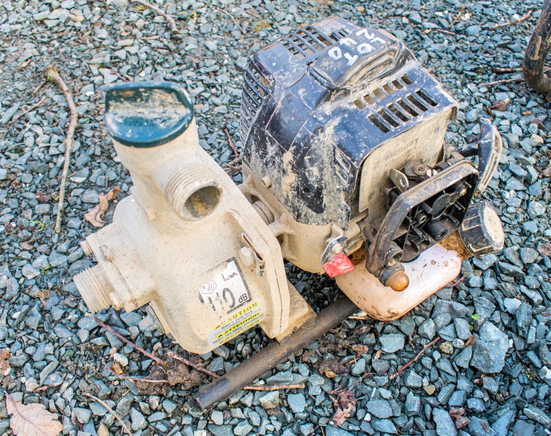 Petrol driven 1 inch water pump A836474 - Image 2 of 2