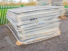 Approx 40 herras fencing panels