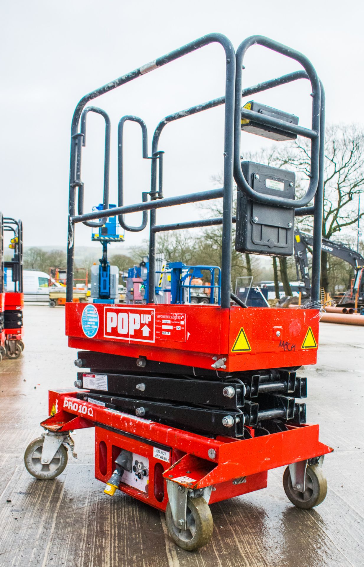 Pop-up PRO 10 iQ battery electric push around scissor lift  Year: 2016 S/N: 01-000935 A740393 - Image 2 of 4