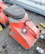 Hiforce 30 tonne hydraulic toe jack