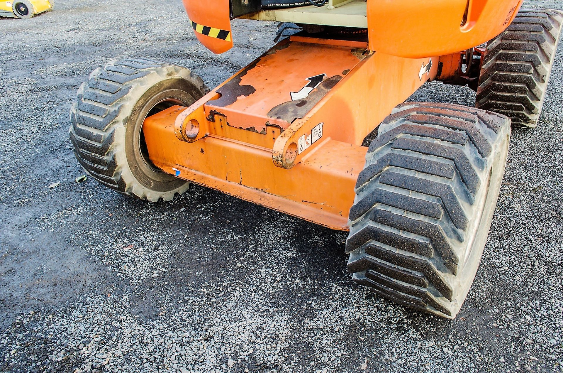 JLG 450AJ diesel driven rough terrain articulated boom access platform Year: 2007 S/N: 5190 Recorded - Image 12 of 17