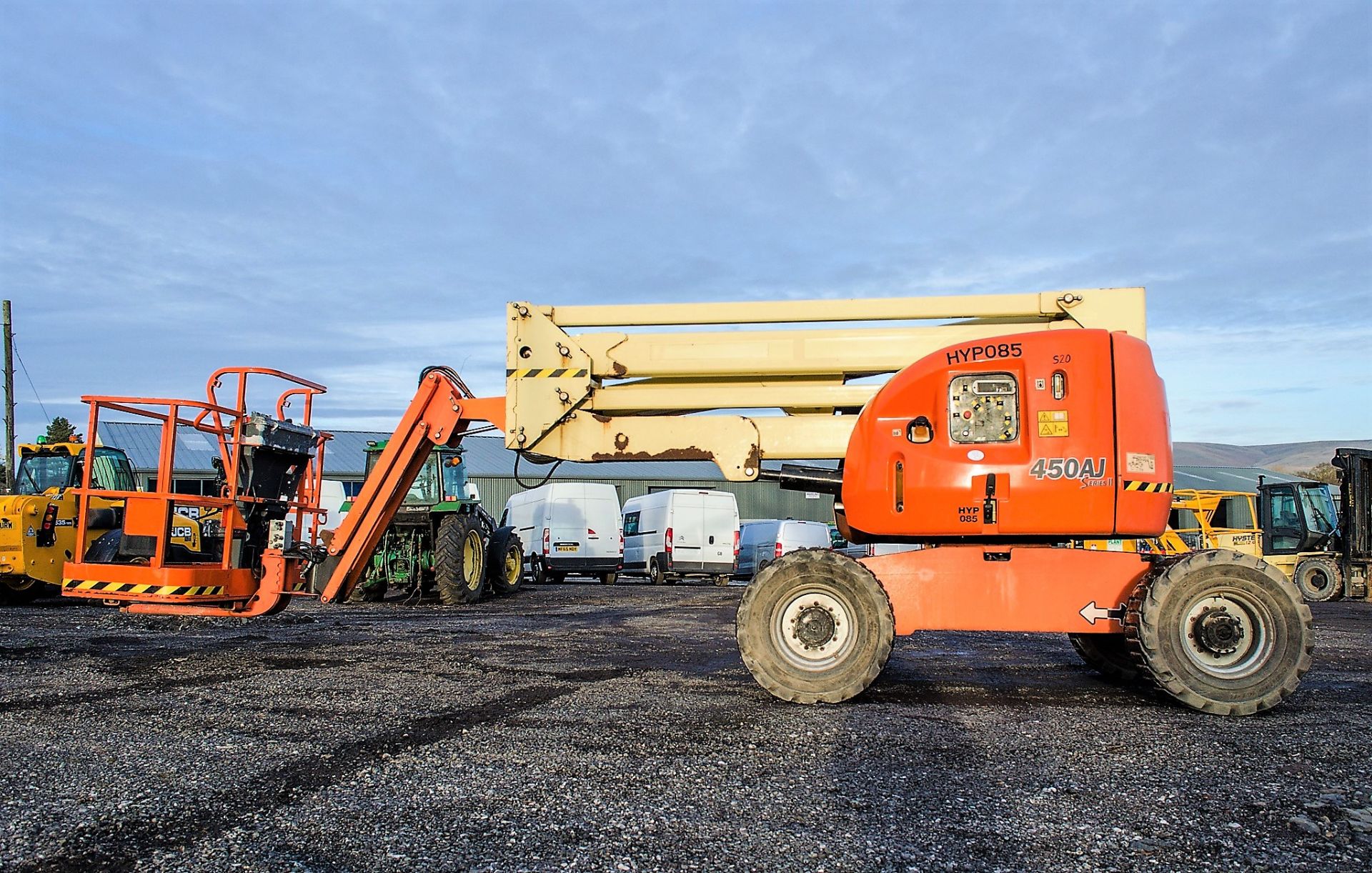 JLG 450AJ diesel driven rough terrain articulated boom access platform Year: 2007 S/N: 5190 Recorded - Image 7 of 17
