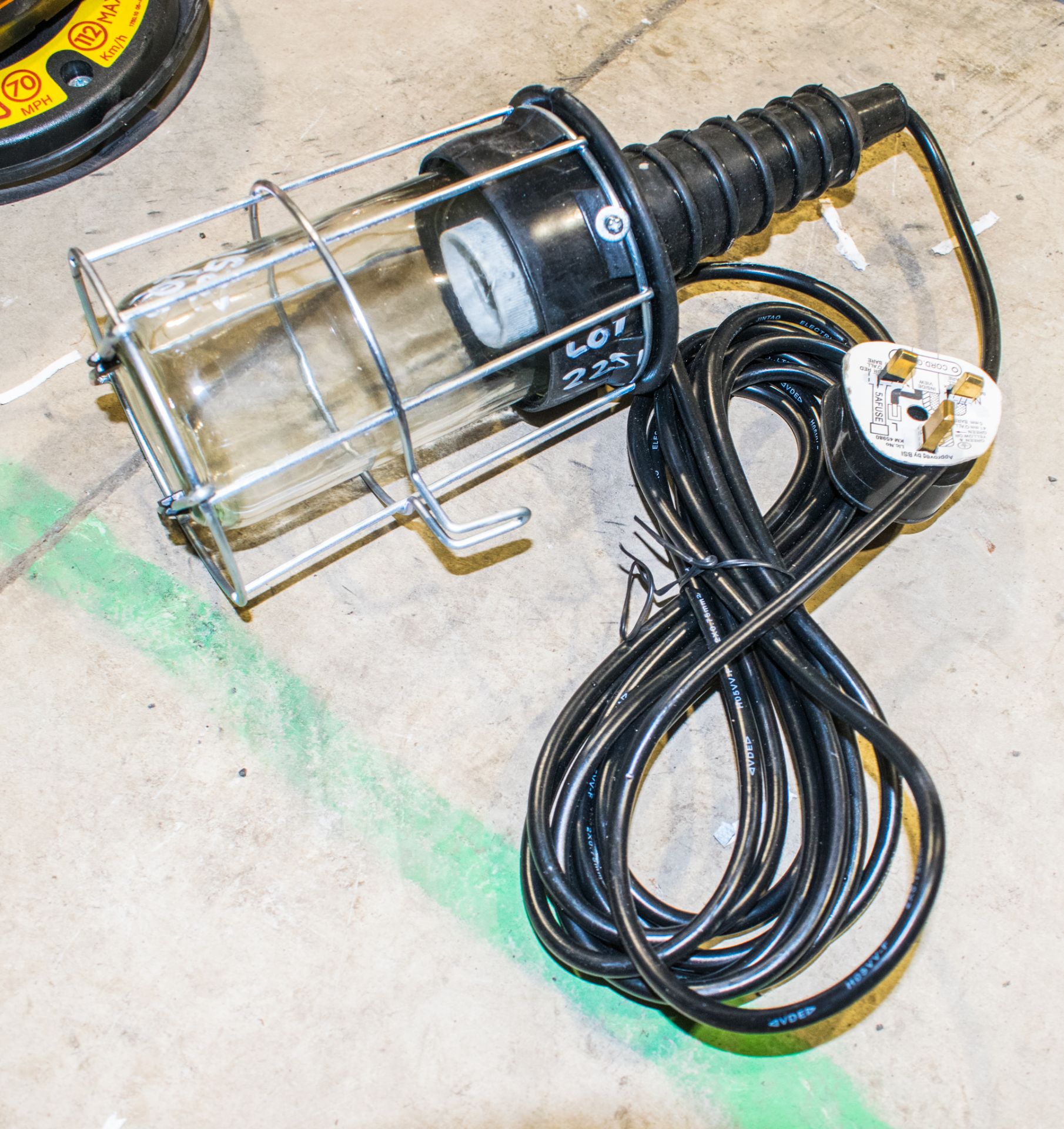 240v inspection lamp