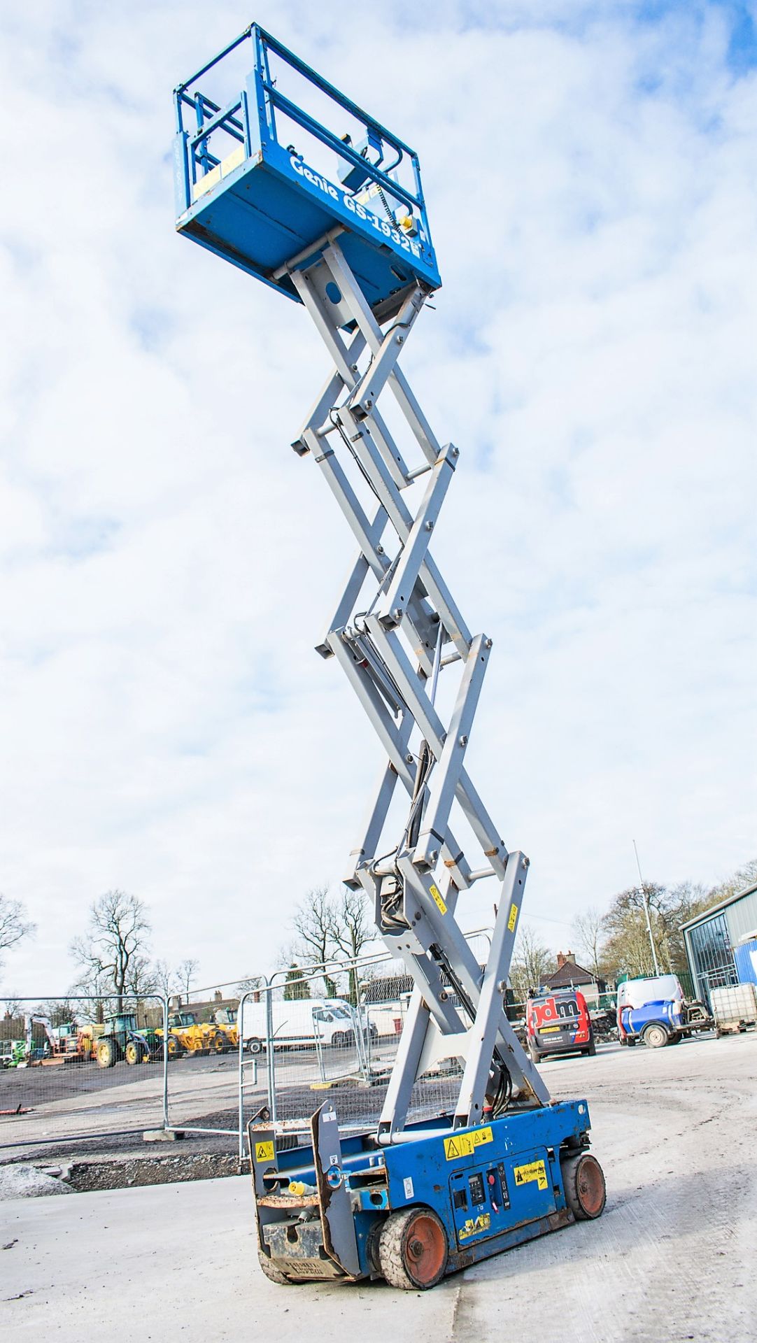 Genie GS 1932 battery electric scissor lift access platform Year: 2015 S/N: 19508 Recorded Hours: - Image 5 of 8