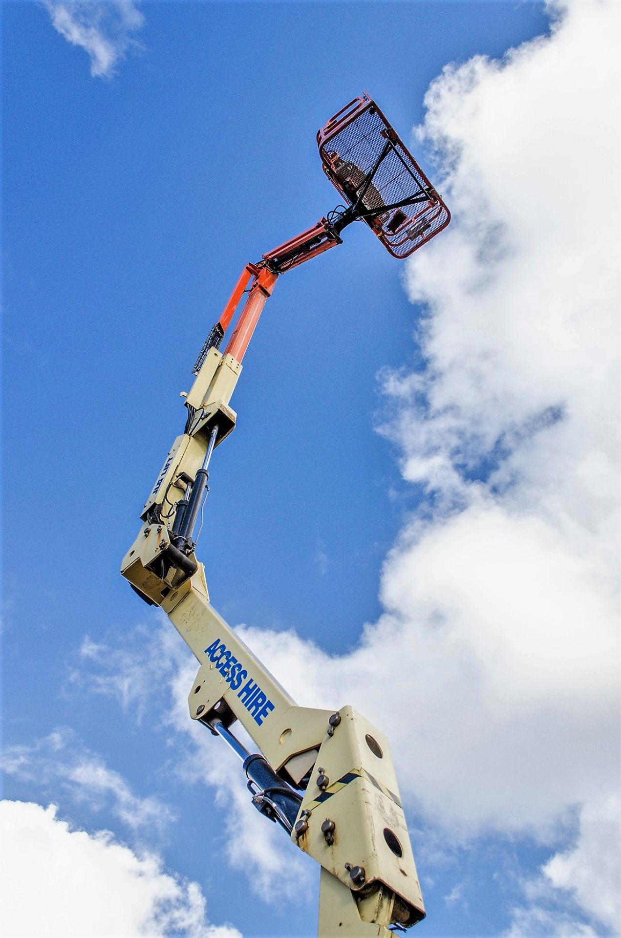 JLG M450AJ battery electric articulated boom access platform Year : 2006 S/N: 2718 c/w generator - Image 12 of 19