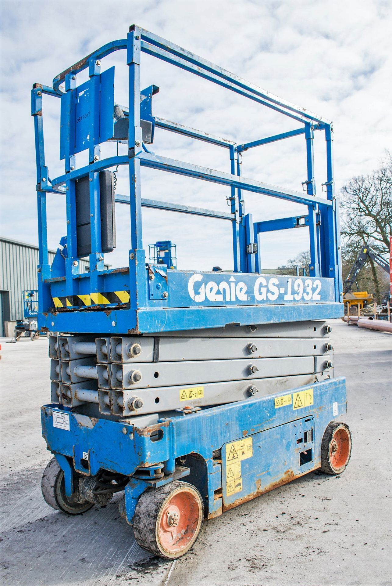 Genie GS 1932 battery electric scissor lift access platform Year: 2015 S/N: 19508 Recorded Hours: