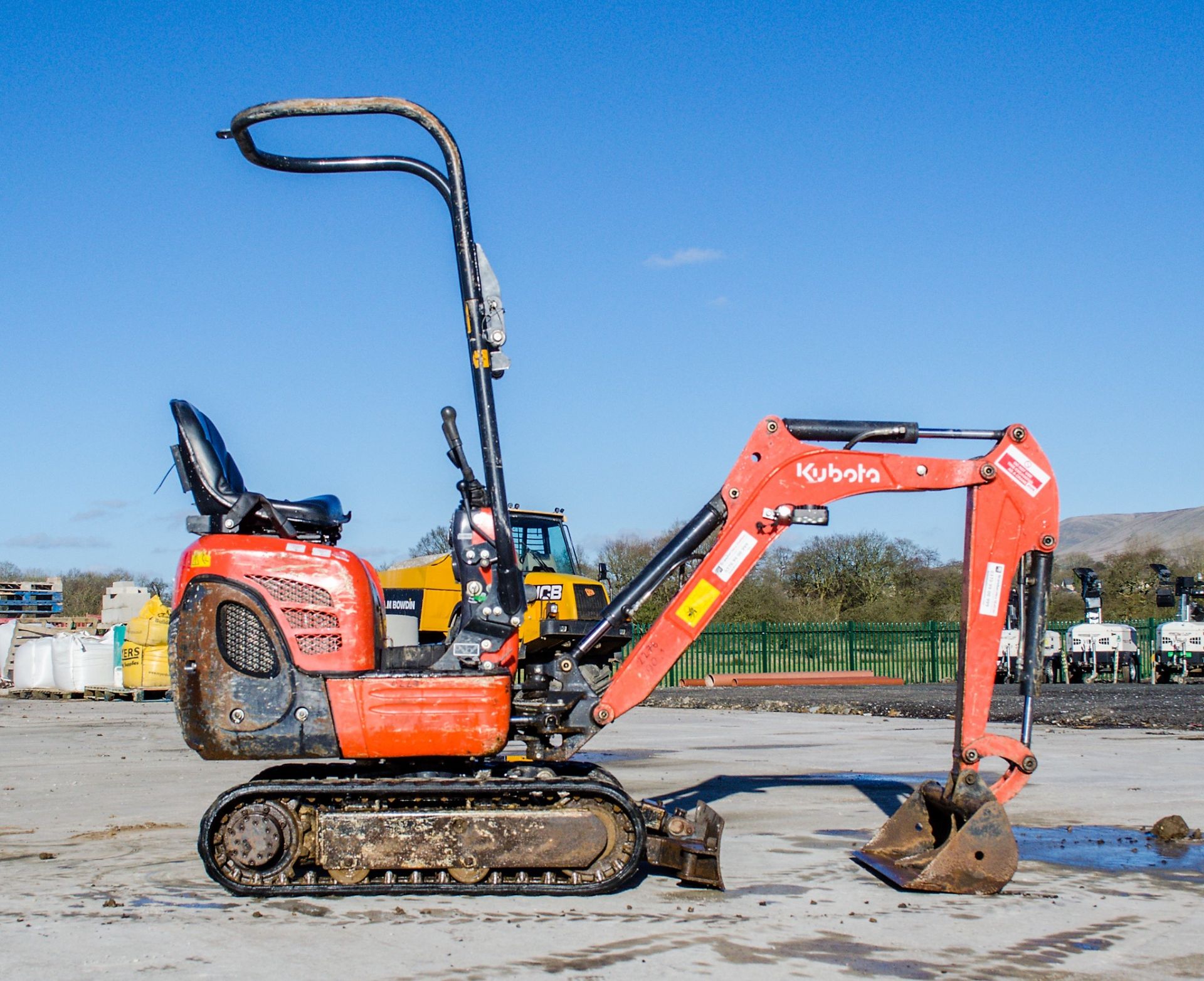 Kubota K008-3 0.8 tonne rubber tracked micro excavator Year: 2017 S/N: 29572 Recorded Hours: 732 - Image 8 of 19