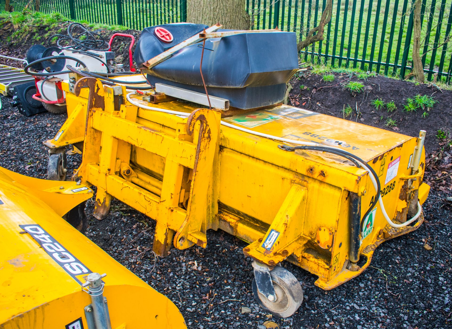 JCB SC240 hydraulic sweeper attachment A609288 - Image 3 of 6