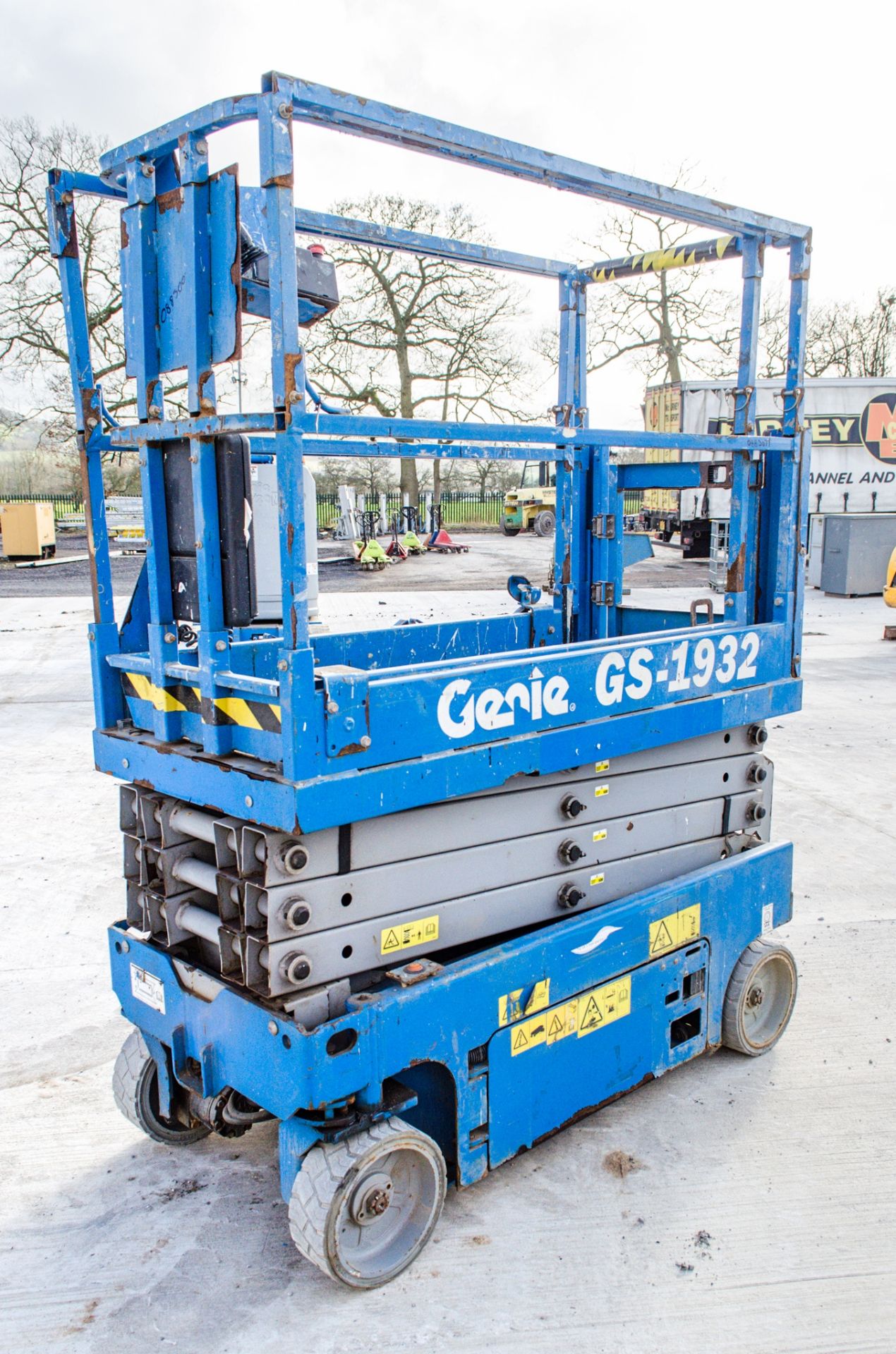 Genie GS1932 battery electric scissor lift access platform Year: 2015 S/N: 143484 Recorded Hours: