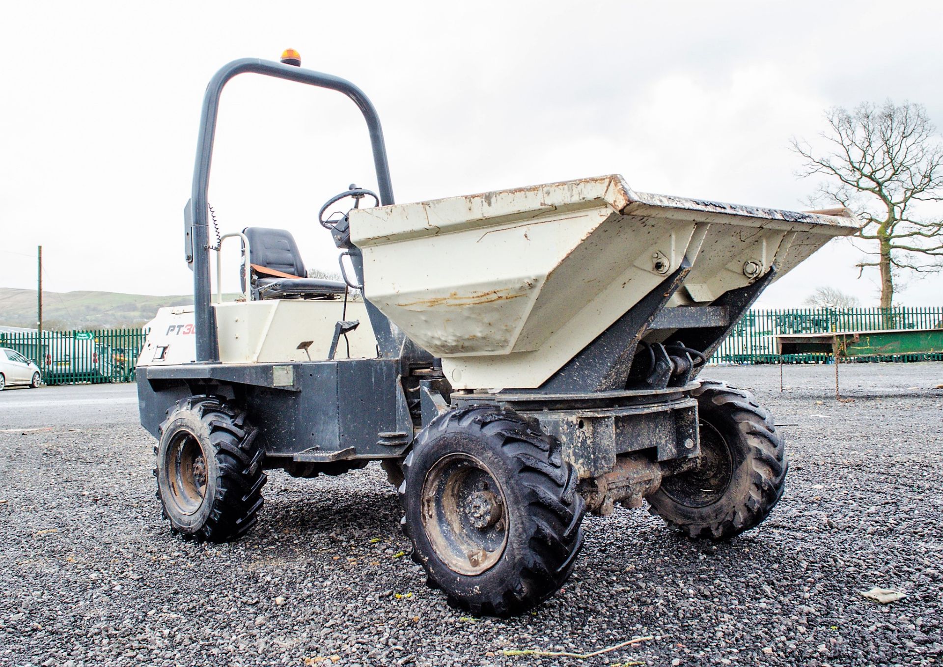 Benford 3 tonne swivel skip dumper Year: 2006 S/N: E604*2010 Recorded Hours: 2398 1274 - Image 2 of 21