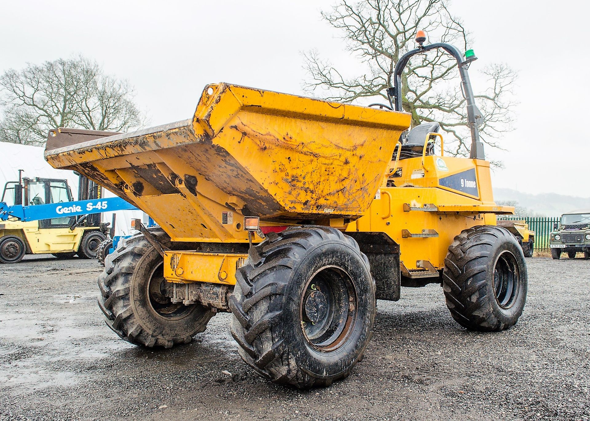 Thwaites 9 tonne swivel skip dumper  Year: 2015 S/N: SLCM698Z1502D1338 Recorded Hours: 2265