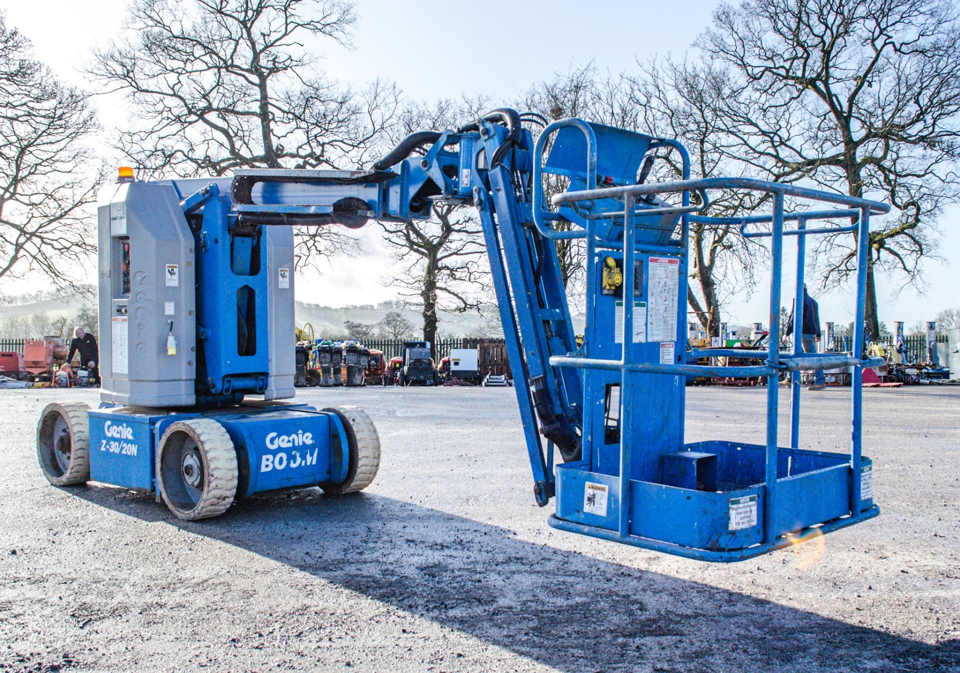 Genie Z-30/20N battery electric articulated boom lift Year: 2003 S/N: N03-6389 Recorded Hours: 425 - Image 2 of 13