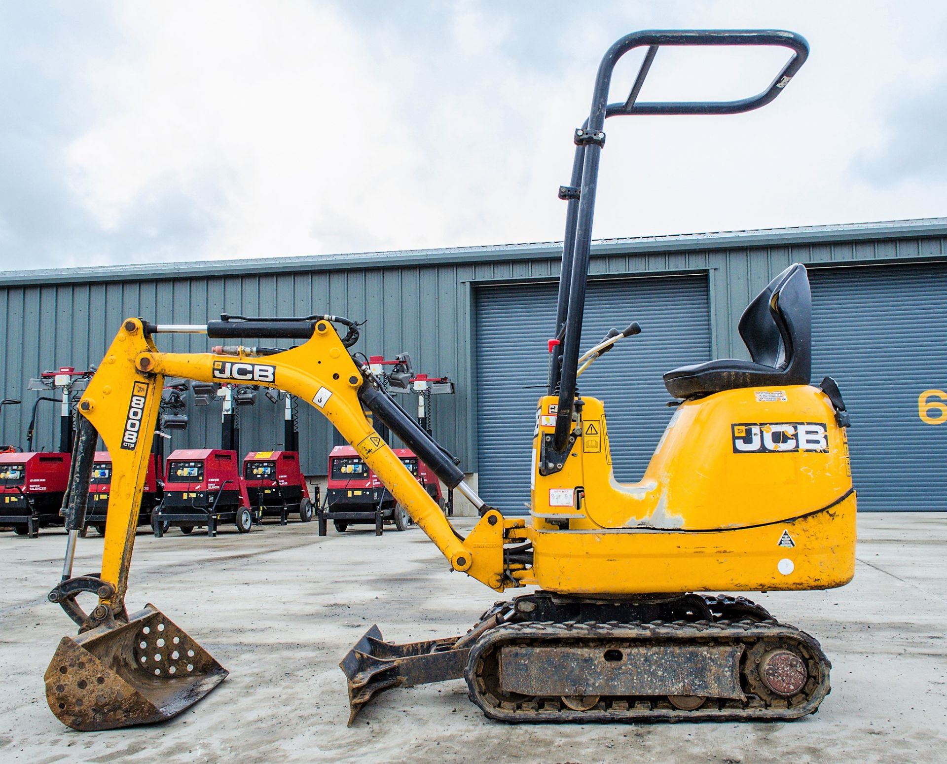 JCB 8008 CTS 0.8 tonne rubber tracked micro excavator Year: 2015 S/N: 2410729 Recorded Hours: 1176 - Image 7 of 17