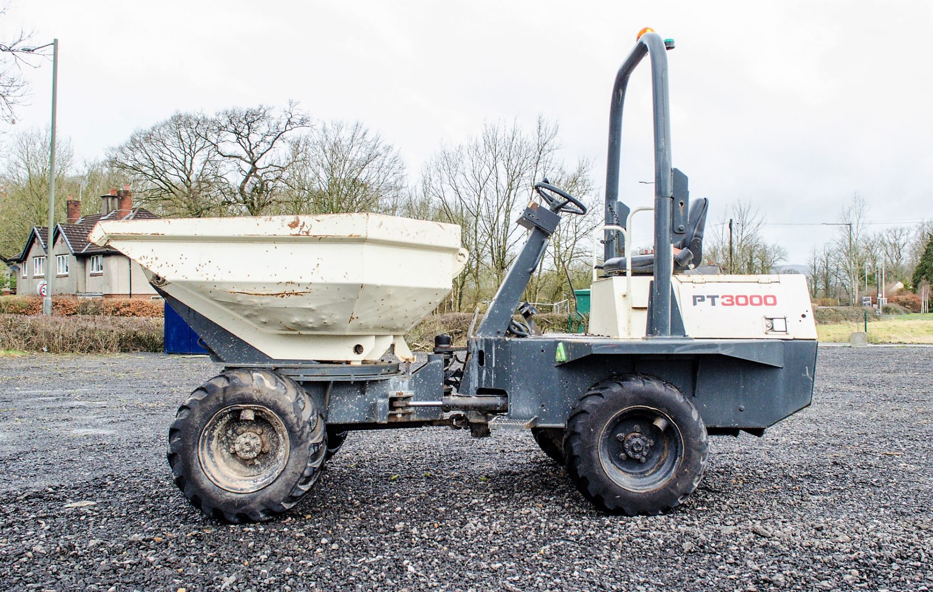 Benford 3 tonne swivel skip dumper Year: 2006 S/N: E604*2010 Recorded Hours: 2398 1274 - Image 8 of 21