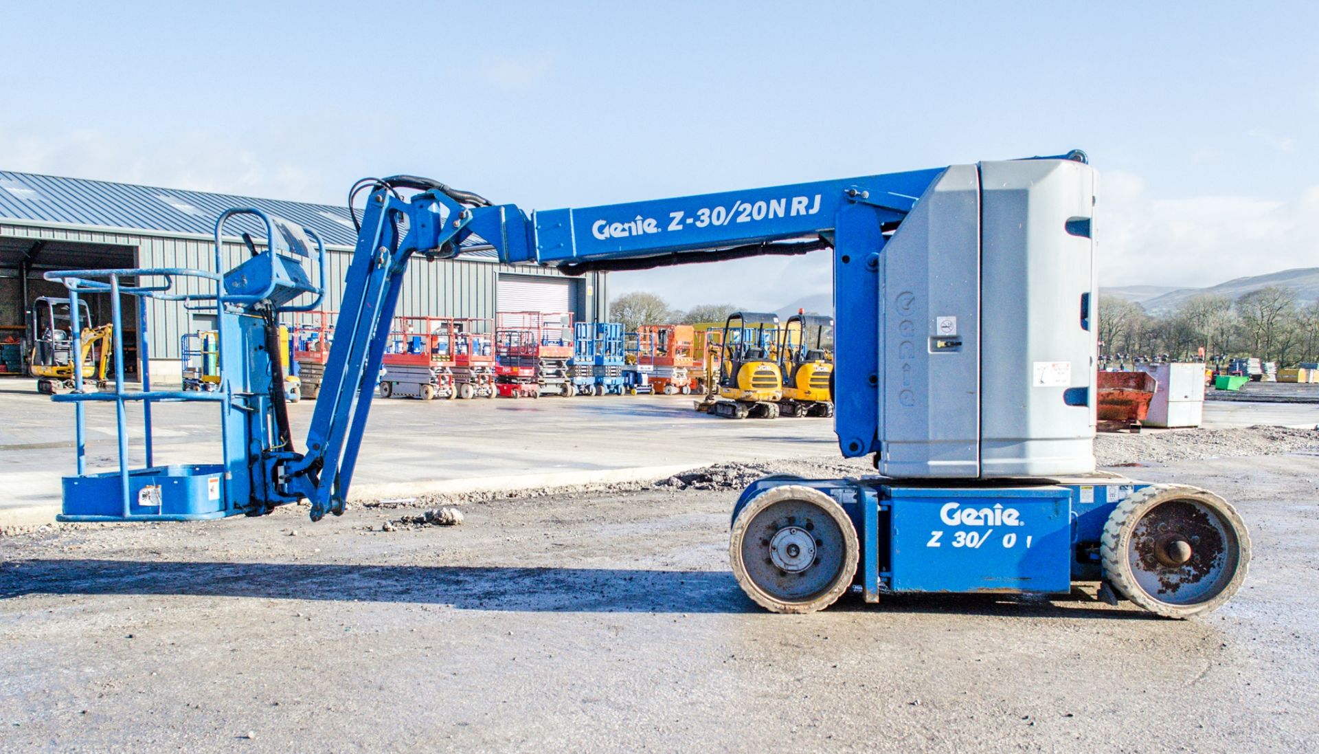 Genie Z-30/20N battery electric articulated boom lift Year: 2003 S/N: N03-6389 Recorded Hours: 425 - Image 7 of 13