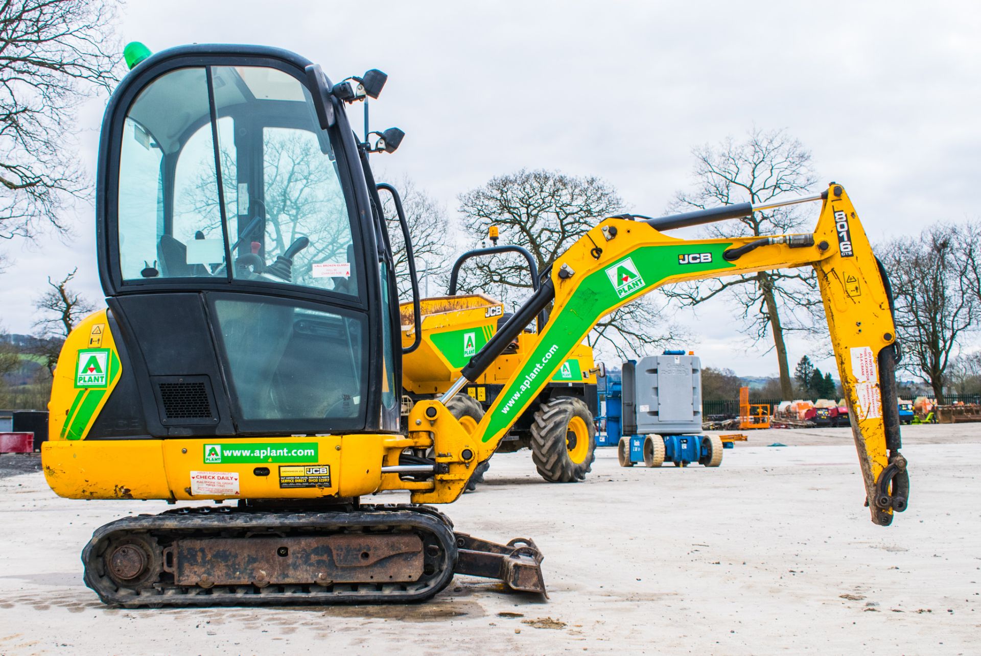 JCB 801.6 1.5 tonne rubber tracked mini excavator Year: 2015 S/N: 2071769 Recorded Hours: 1518 - Image 7 of 17