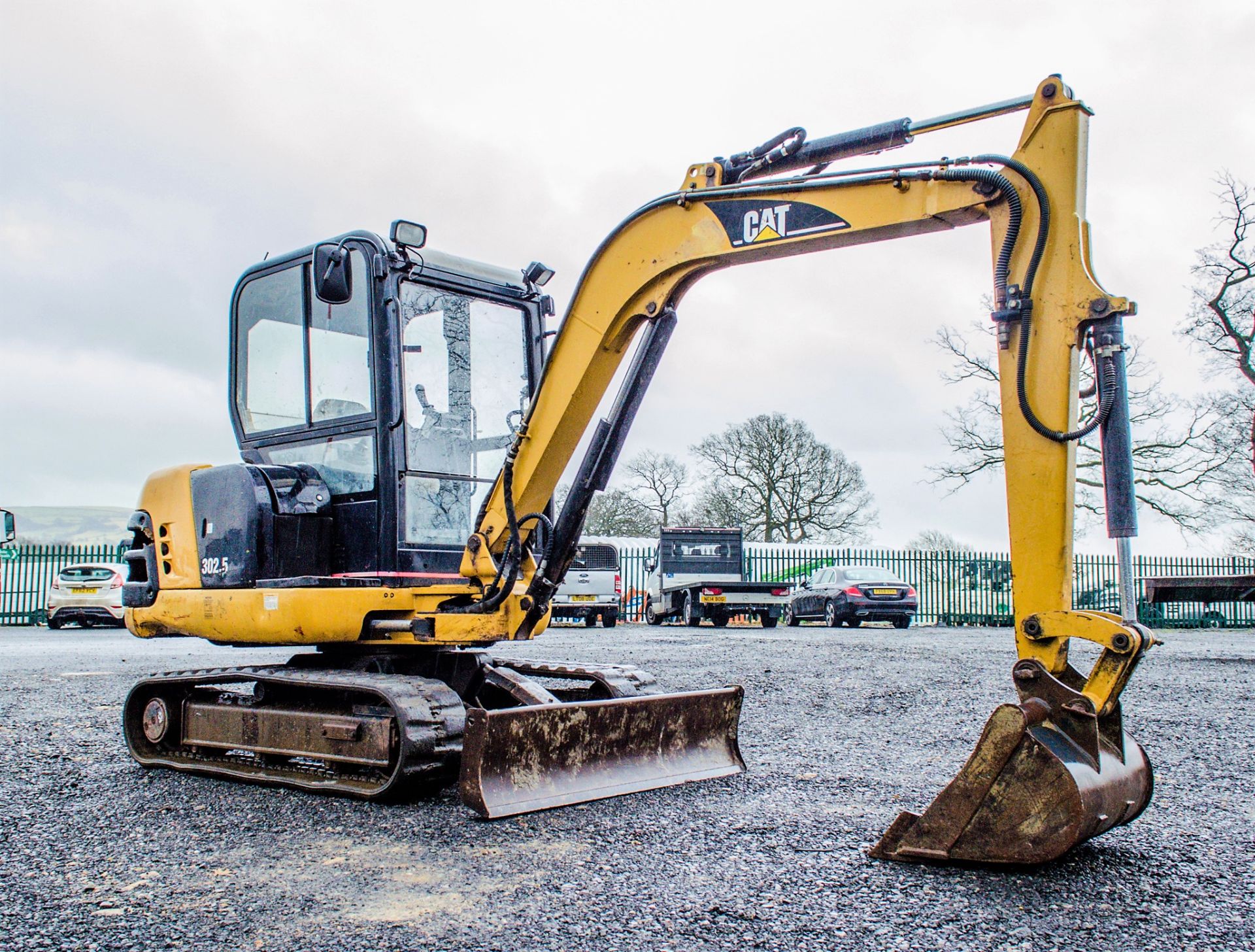 Caterpillar 302.5 2.8 tonne rubber tracked mini excavator Year: 2003 S/N: 4AZ05254 Recorded Hours: - Image 2 of 20