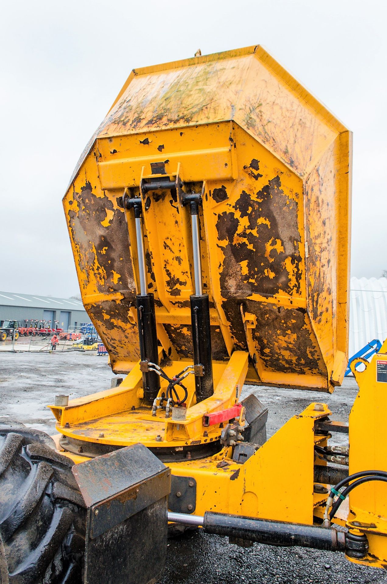 Thwaites 9 tonne swivel skip dumper  Year: 2015 S/N: SLCM698Z1502D1338 Recorded Hours: 2265 - Image 10 of 19