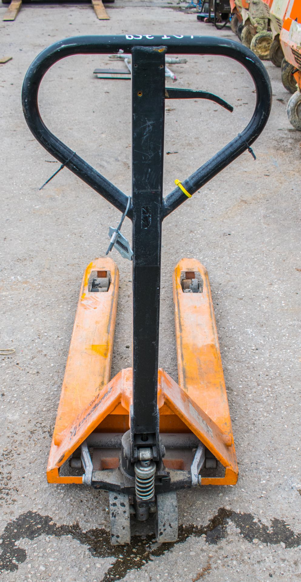 Hand hydraulic pallet truck - Image 2 of 2