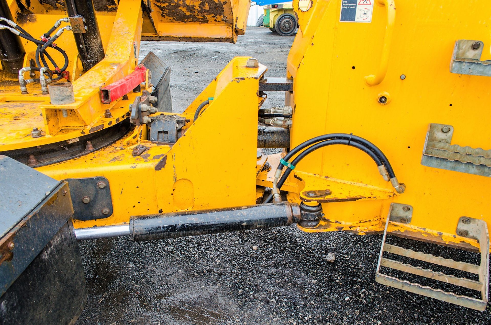 Thwaites 9 tonne swivel skip dumper  Year: 2015 S/N: SLCM698Z1502D1338 Recorded Hours: 2265 - Image 16 of 19