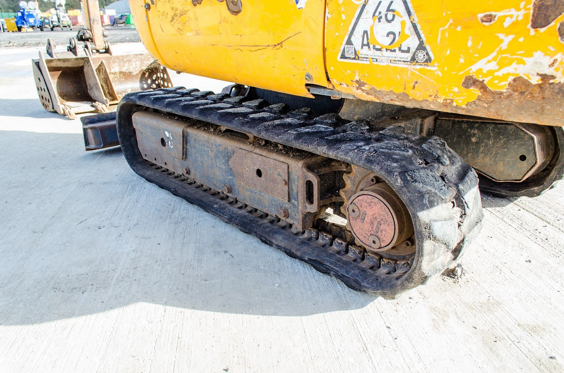 JCB 801.4 CTS 1.5 tonne rubber tracked mini excavator Year: 2015 S/N 2076491 Recorded Hours: 2075 - Image 9 of 20