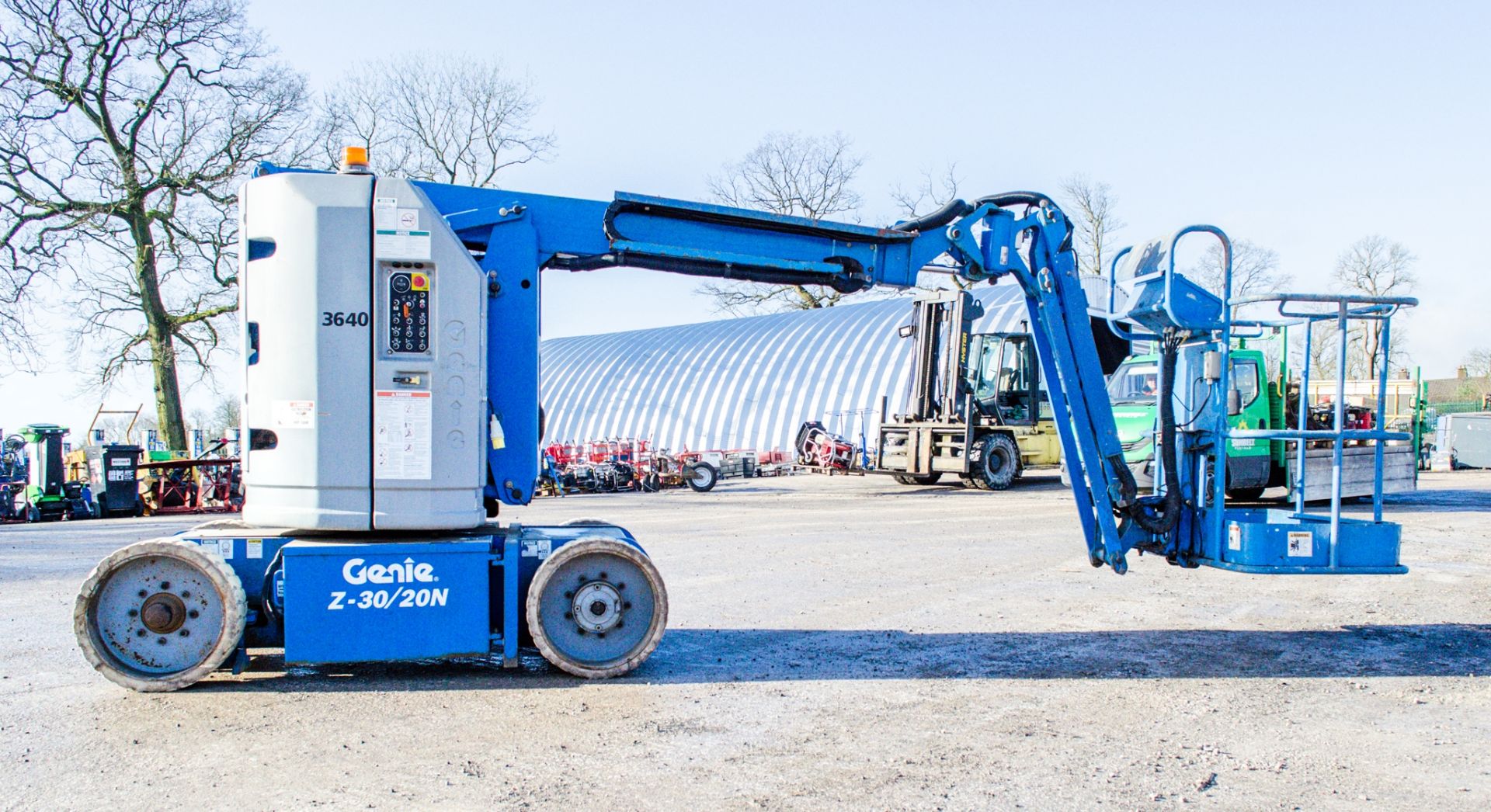 Genie Z-30/20N battery electric articulated boom lift Year: 2003 S/N: N03-6389 Recorded Hours: 425 - Image 8 of 13